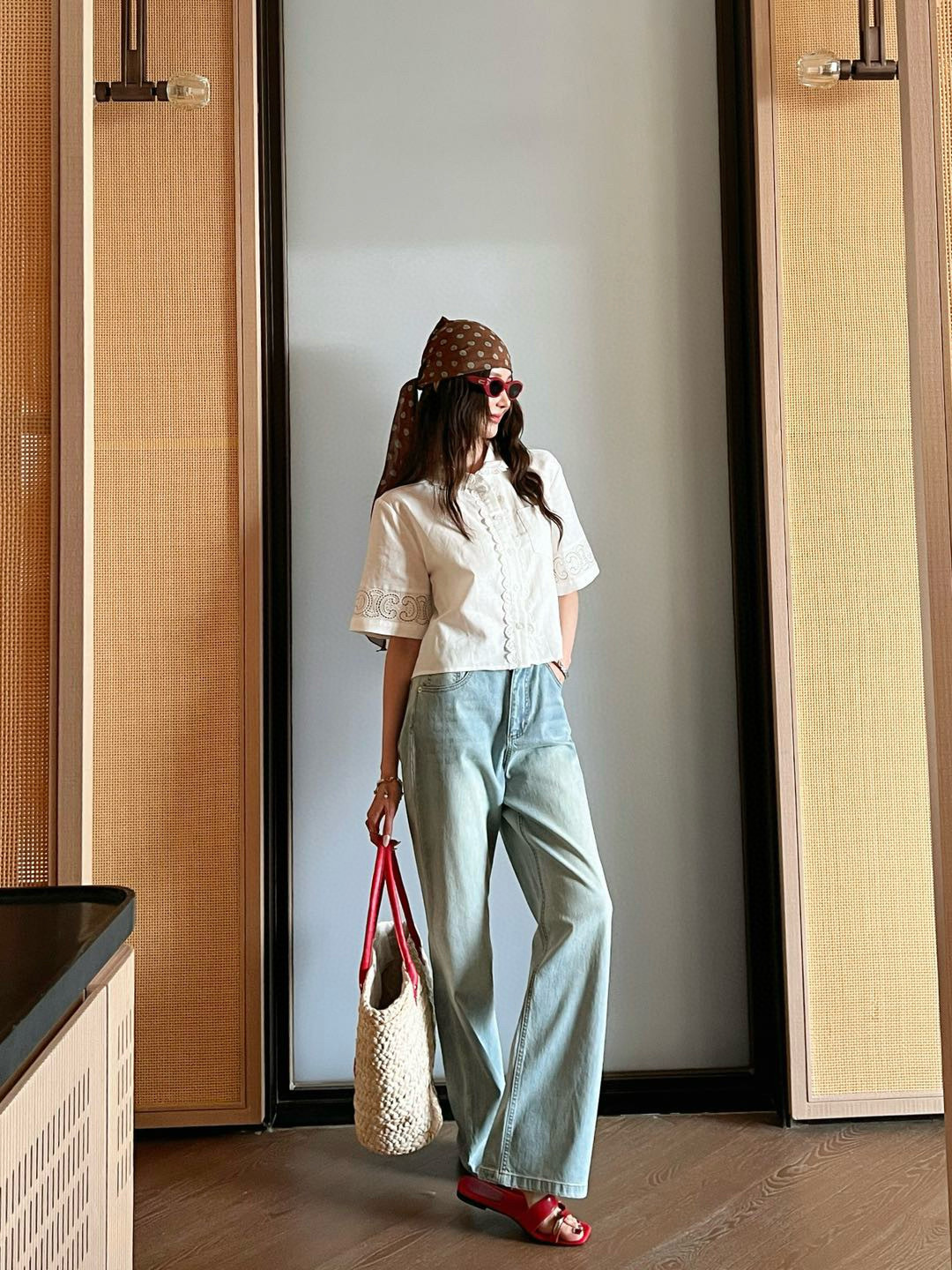 Straight jeans with contrast pockets