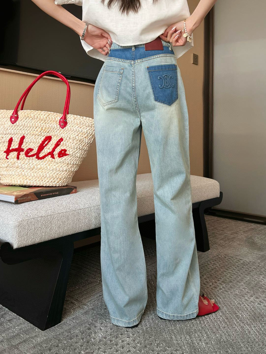 Straight jeans with contrast pockets