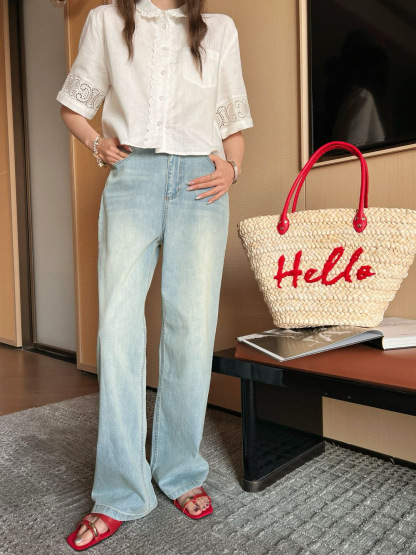 Straight jeans with contrast pockets