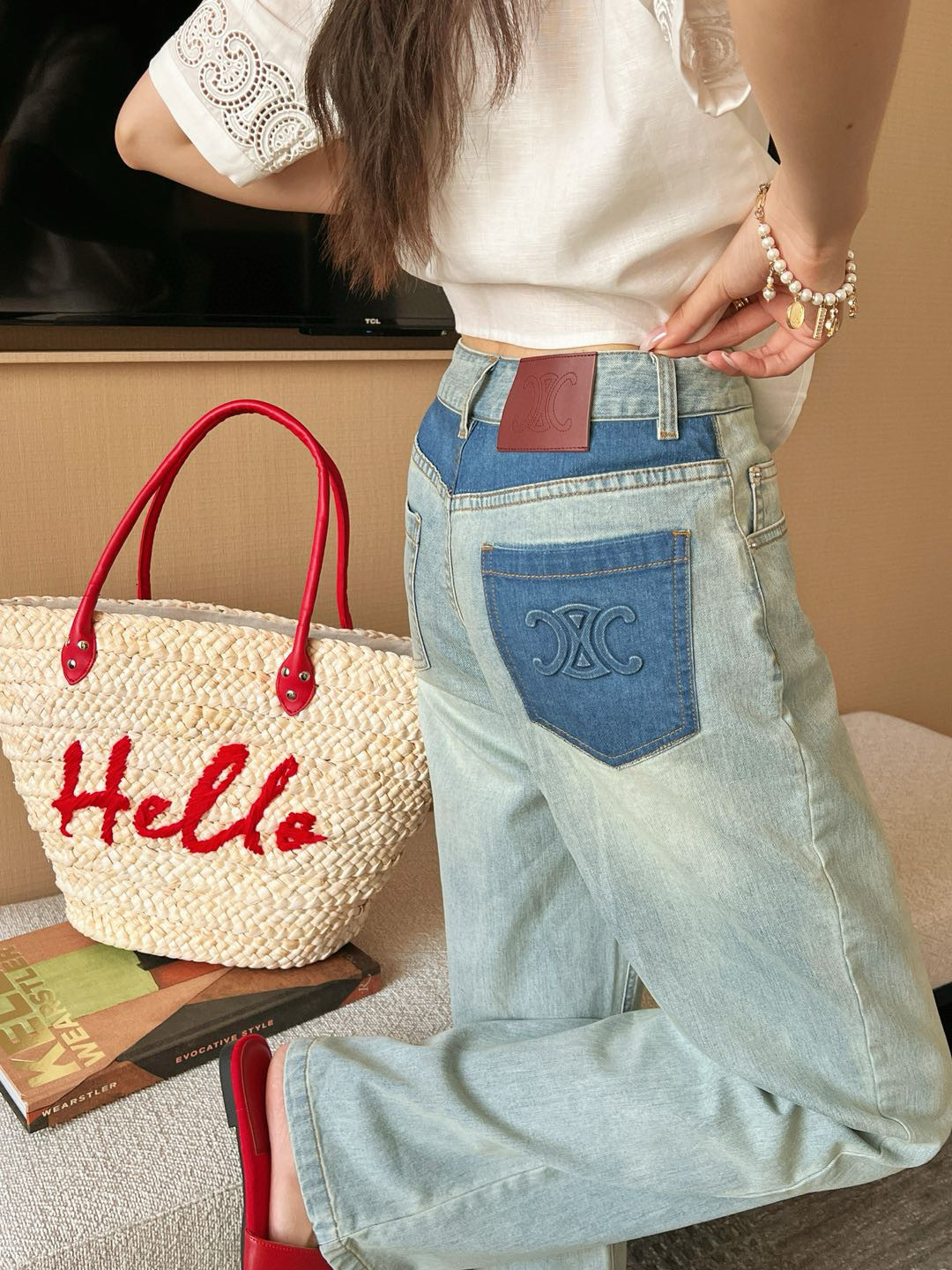 Straight jeans with contrast pockets