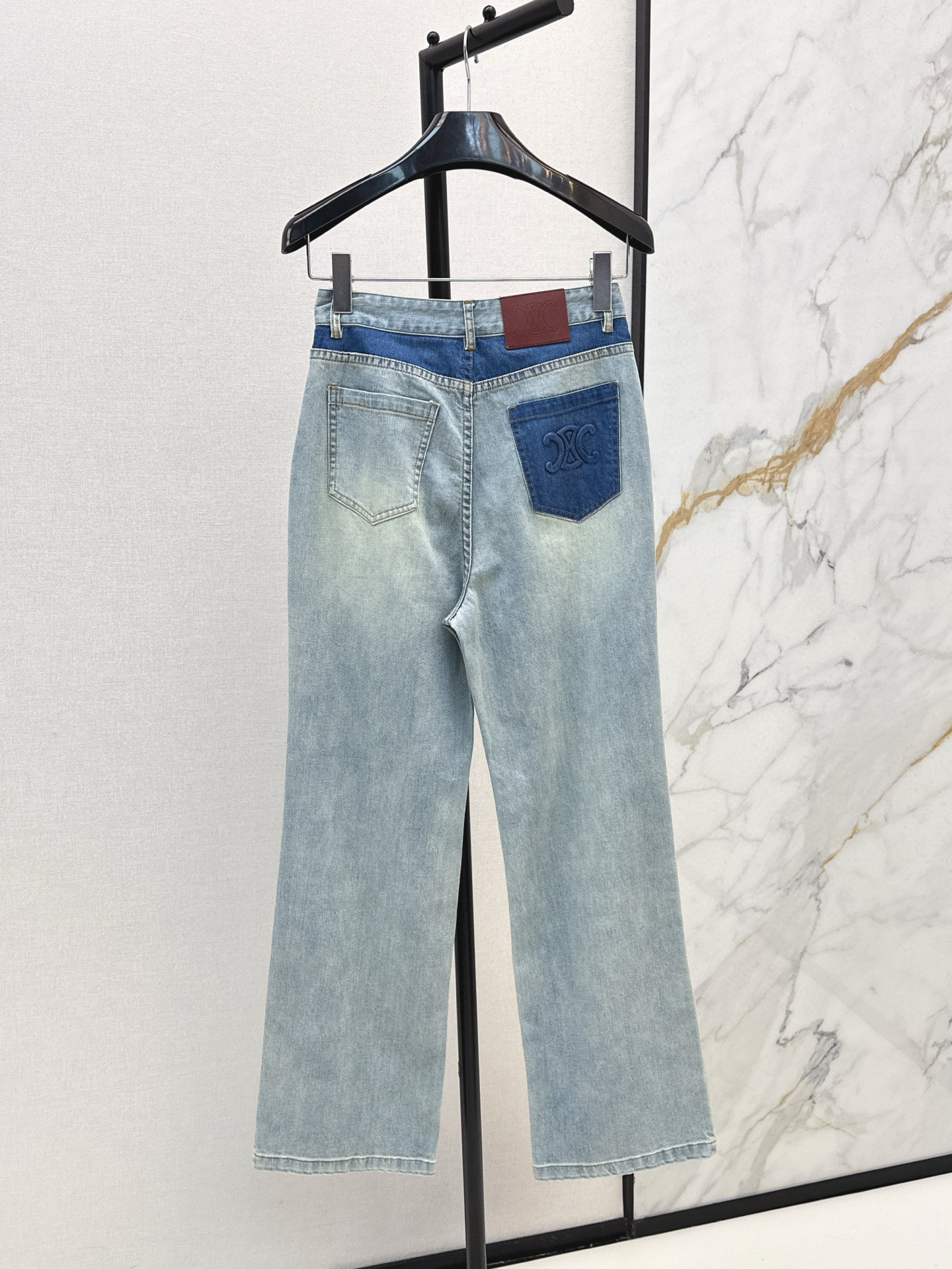 Straight jeans with contrast pockets