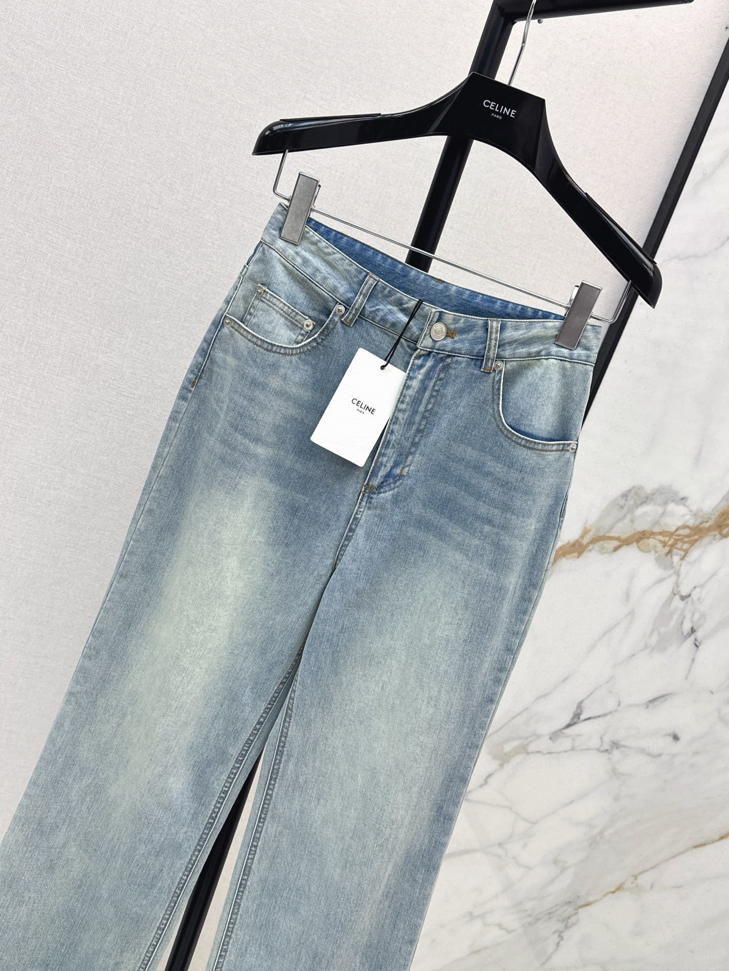 Straight jeans with contrast pockets