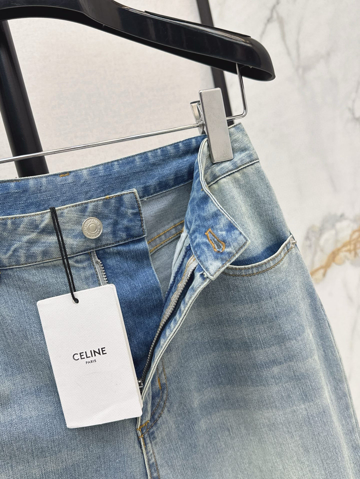 Straight jeans with contrast pockets
