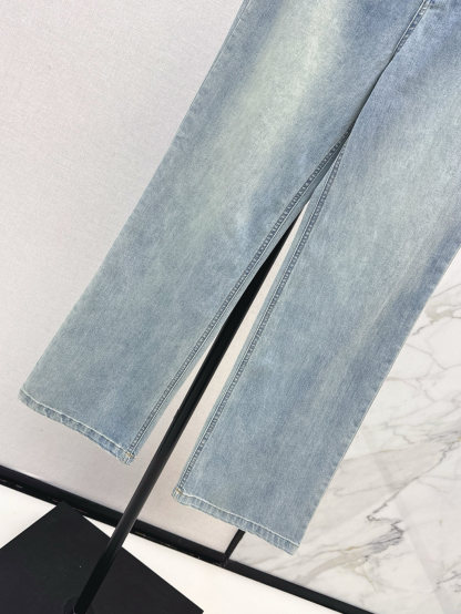 Straight jeans with contrast pockets