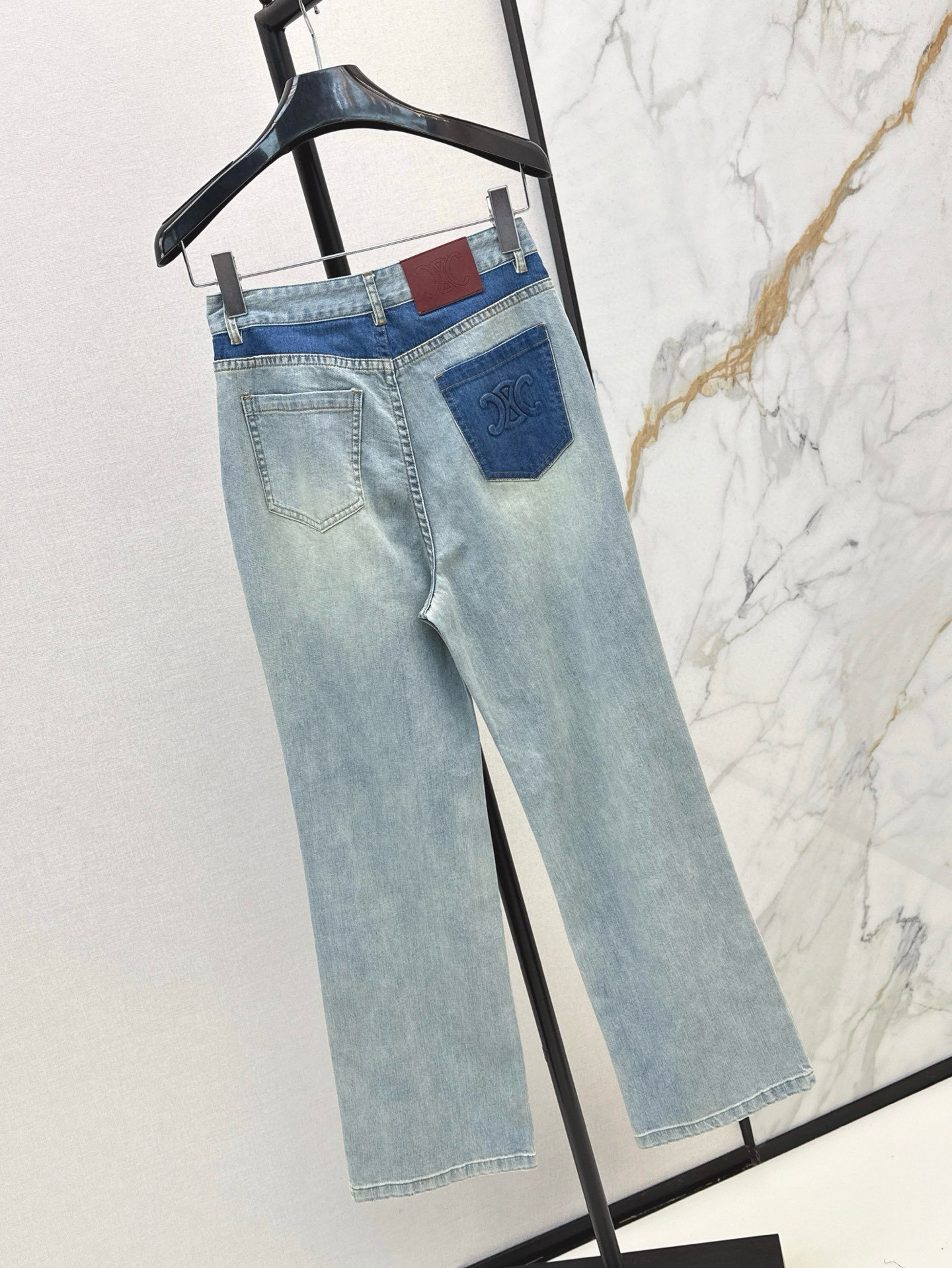 Straight jeans with contrast pockets