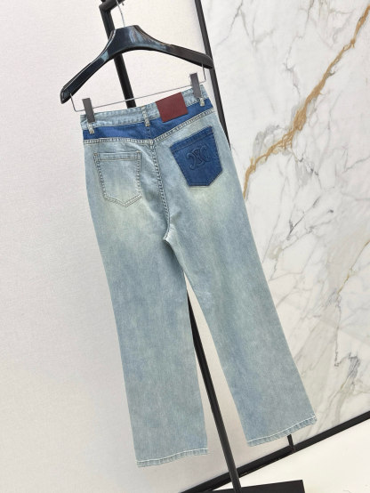 Straight jeans with contrast pockets