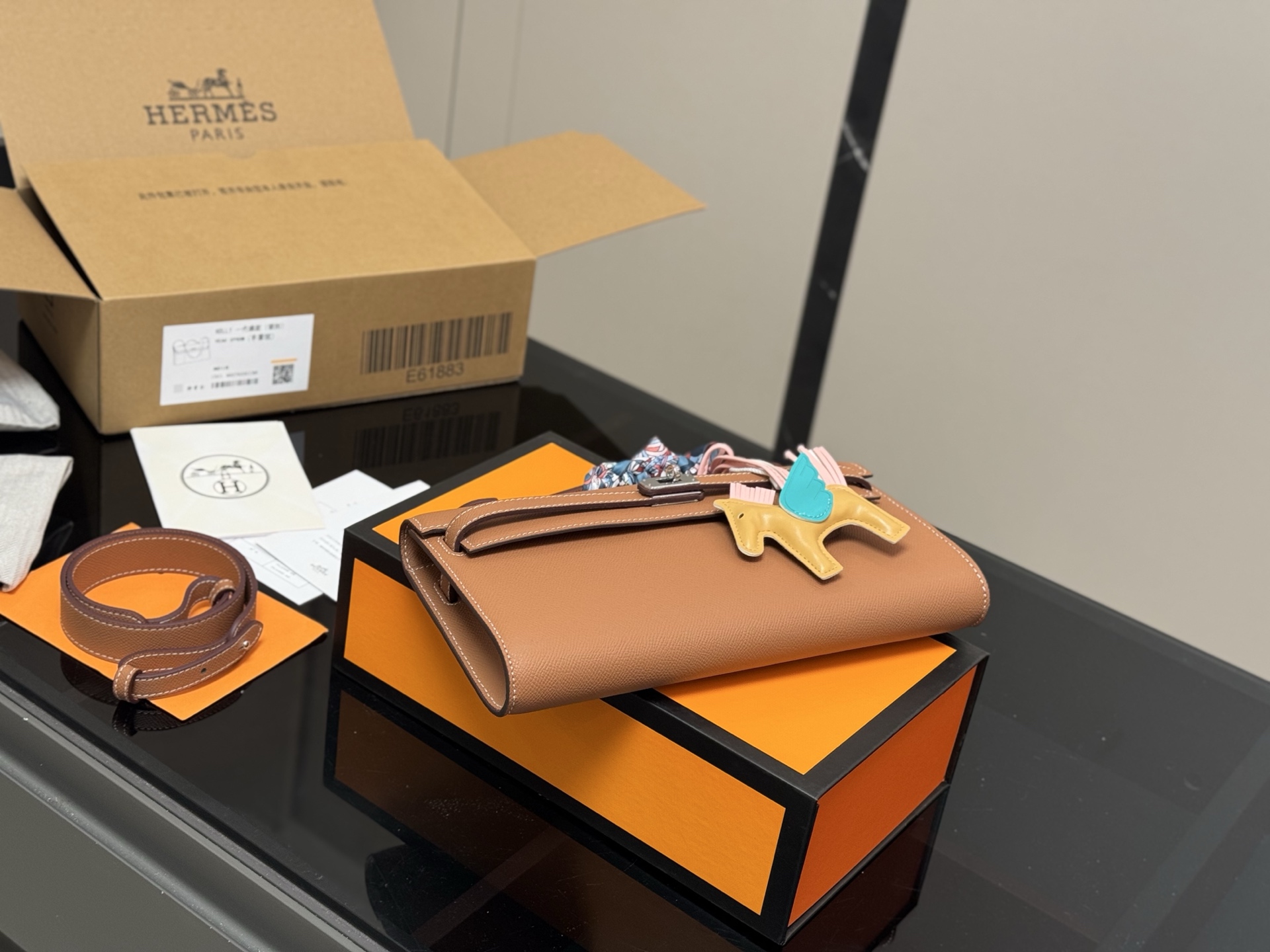 Horizontal clutch bag