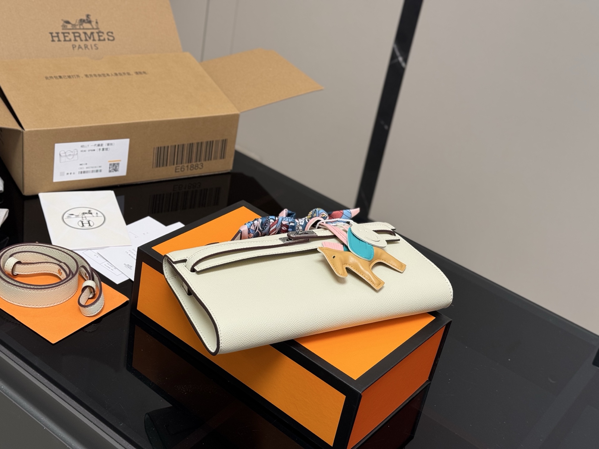 Horizontal clutch bag