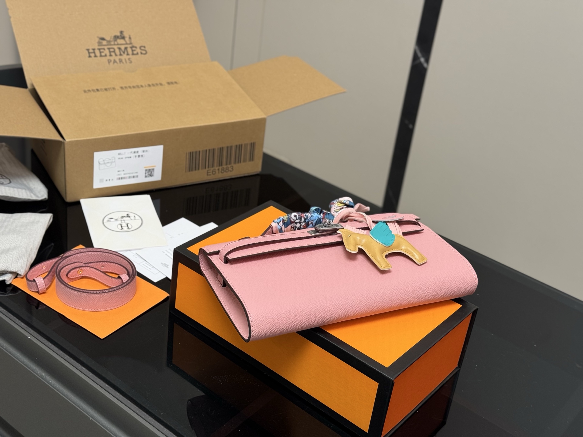 Horizontal clutch bag