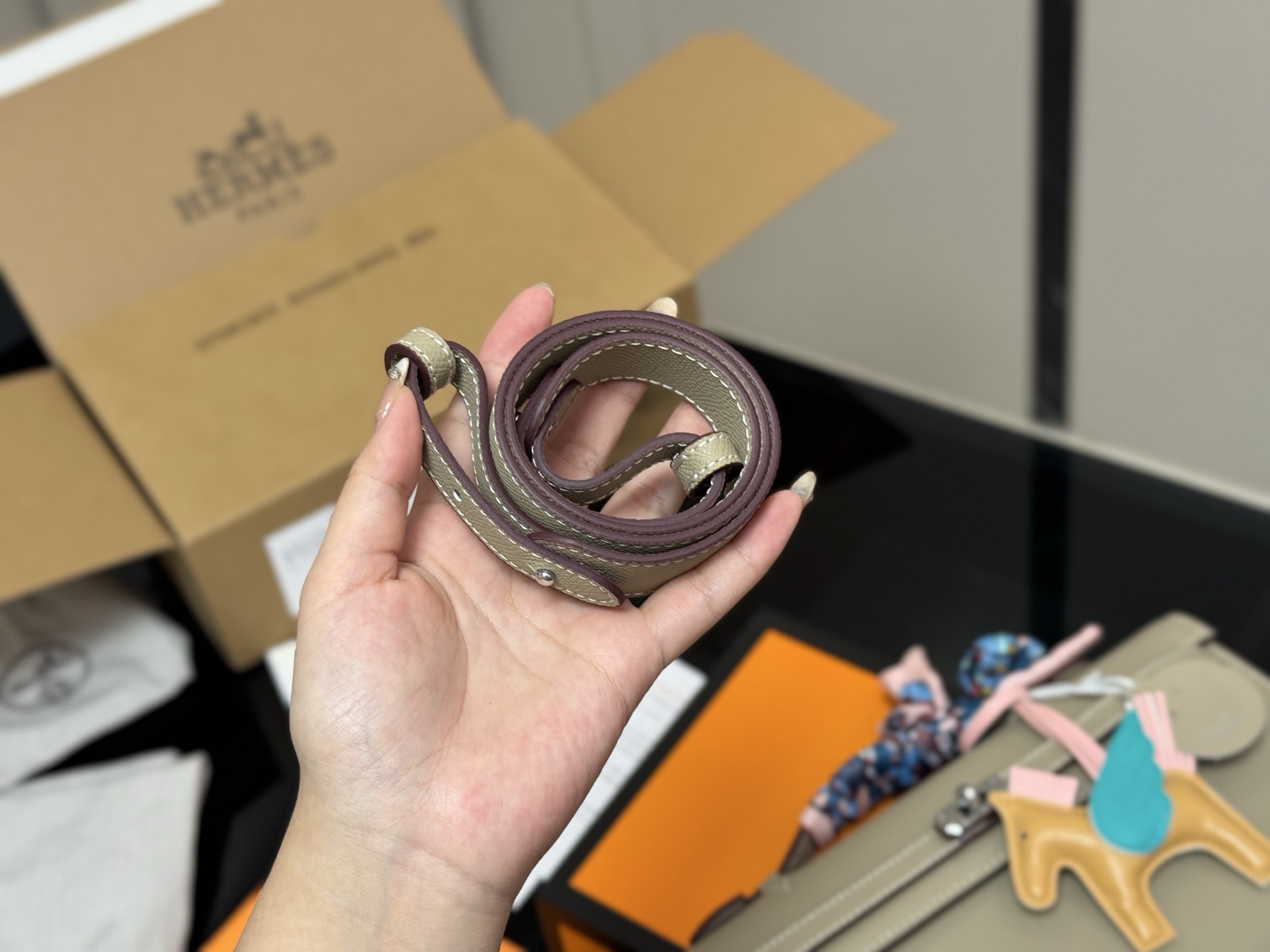 Horizontal clutch bag