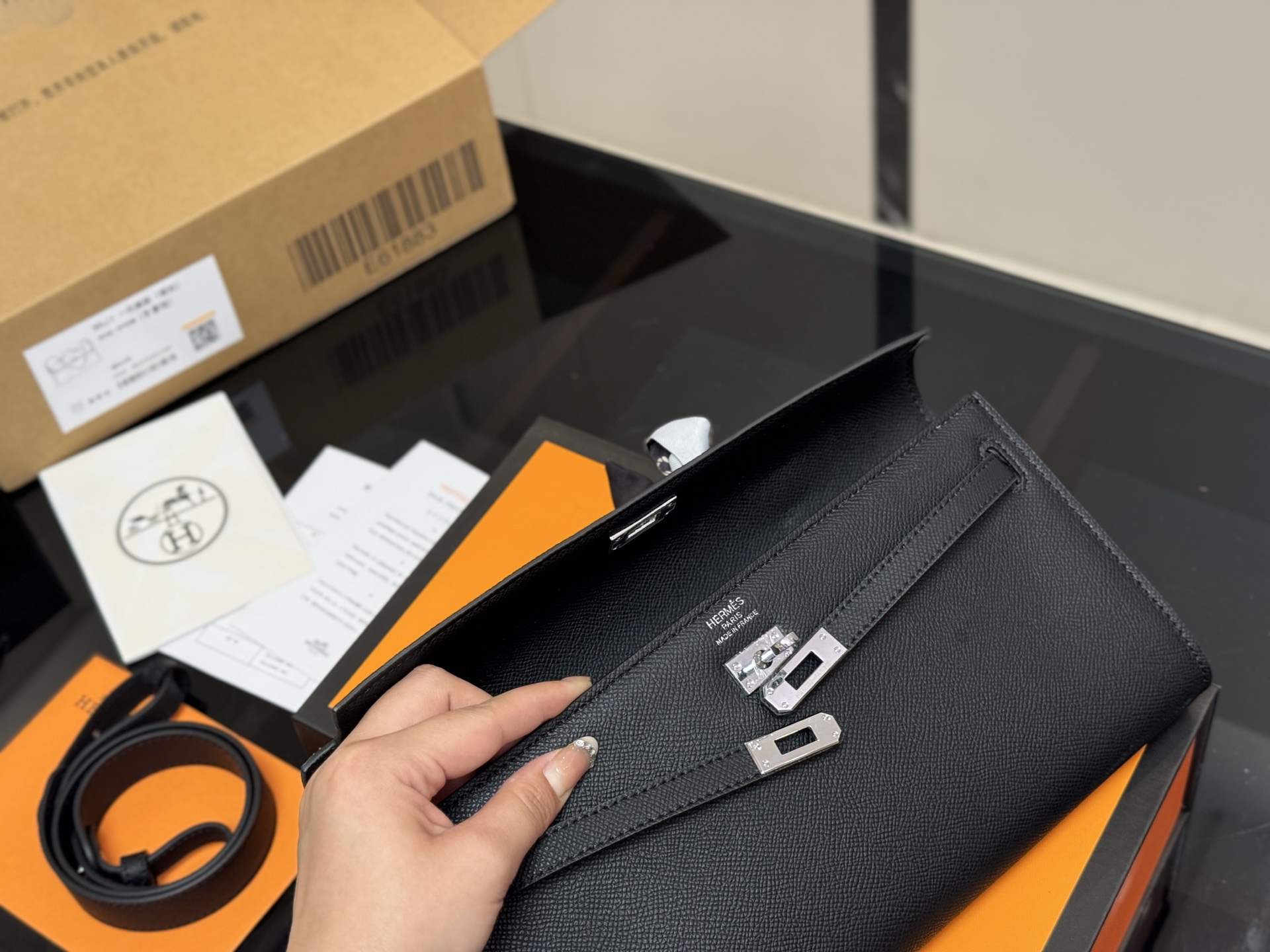 Horizontal clutch bag