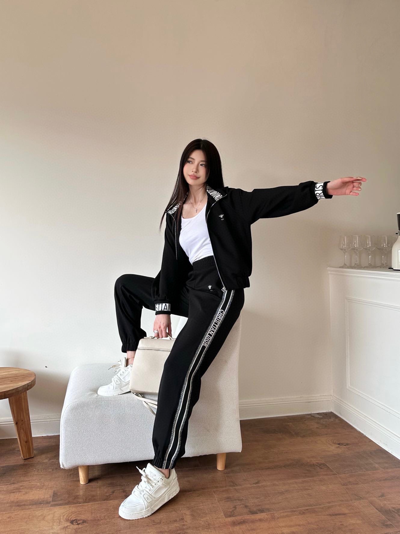 Little bee embroidered casual suit