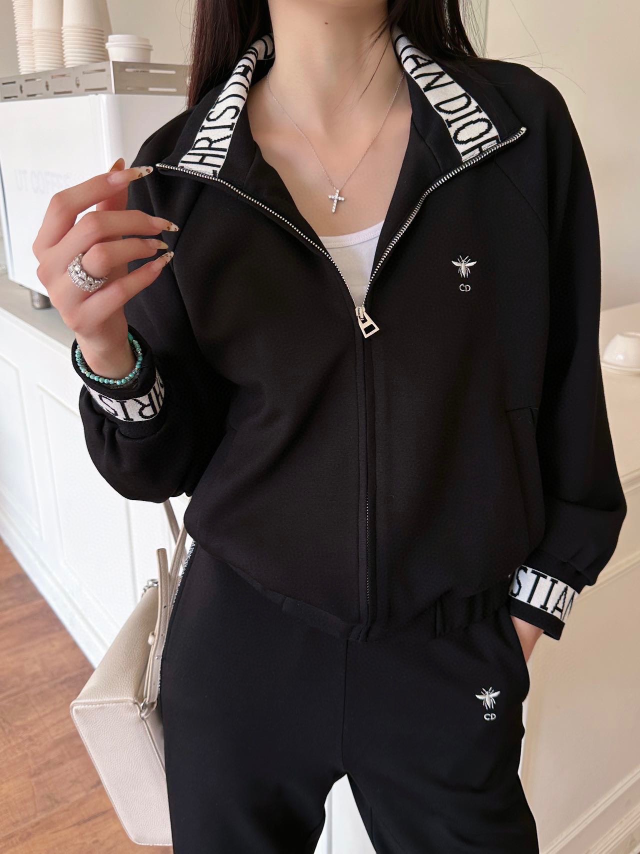 Little bee embroidered casual suit