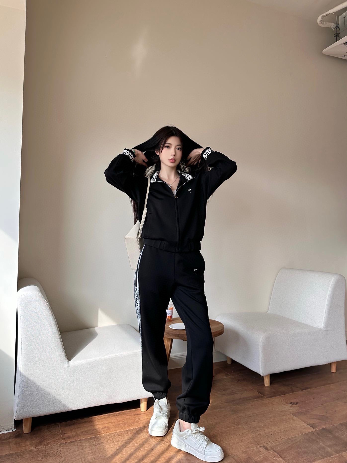 Little bee embroidered casual suit