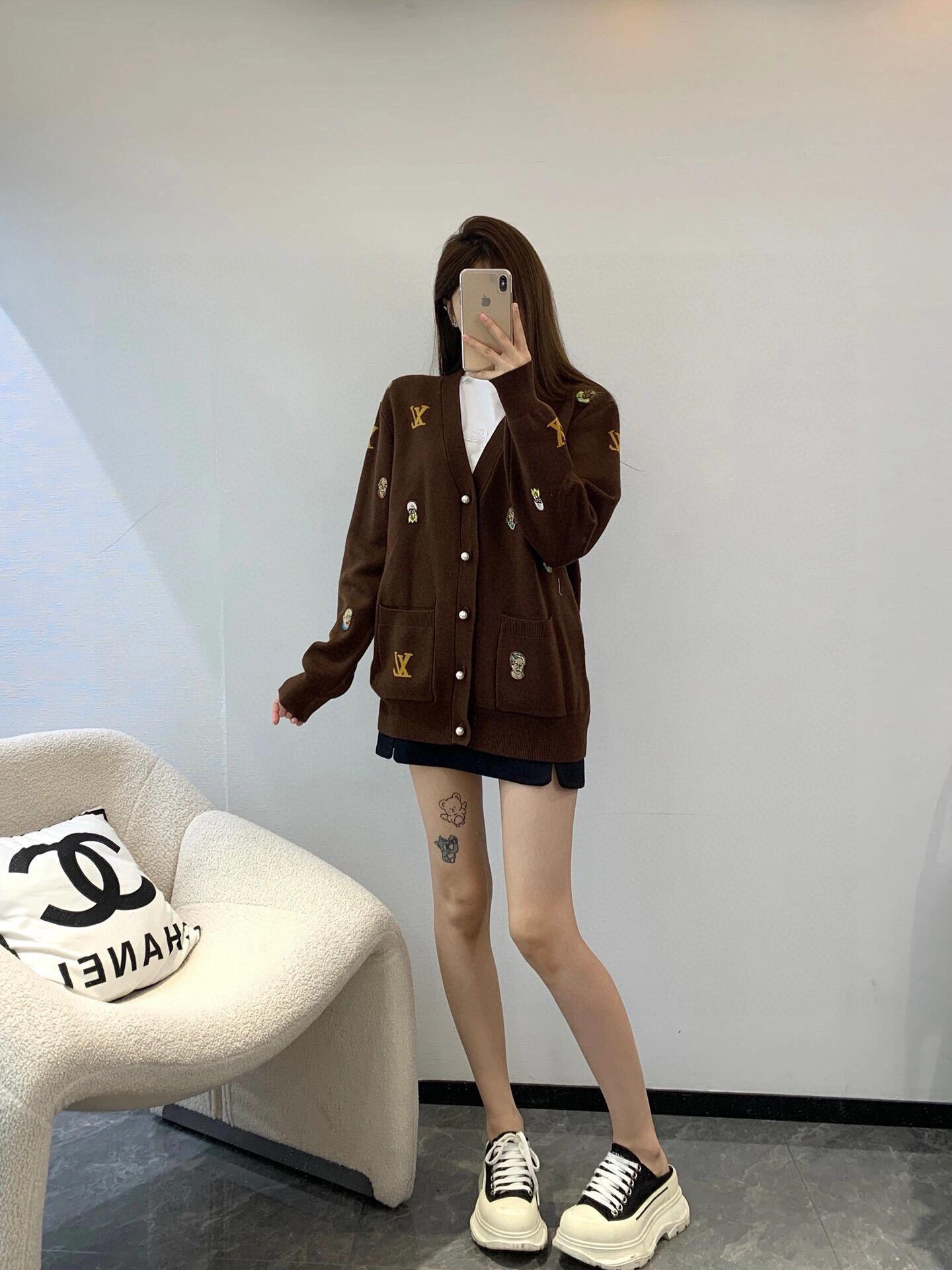 V-neck knit cardigan Coffee
