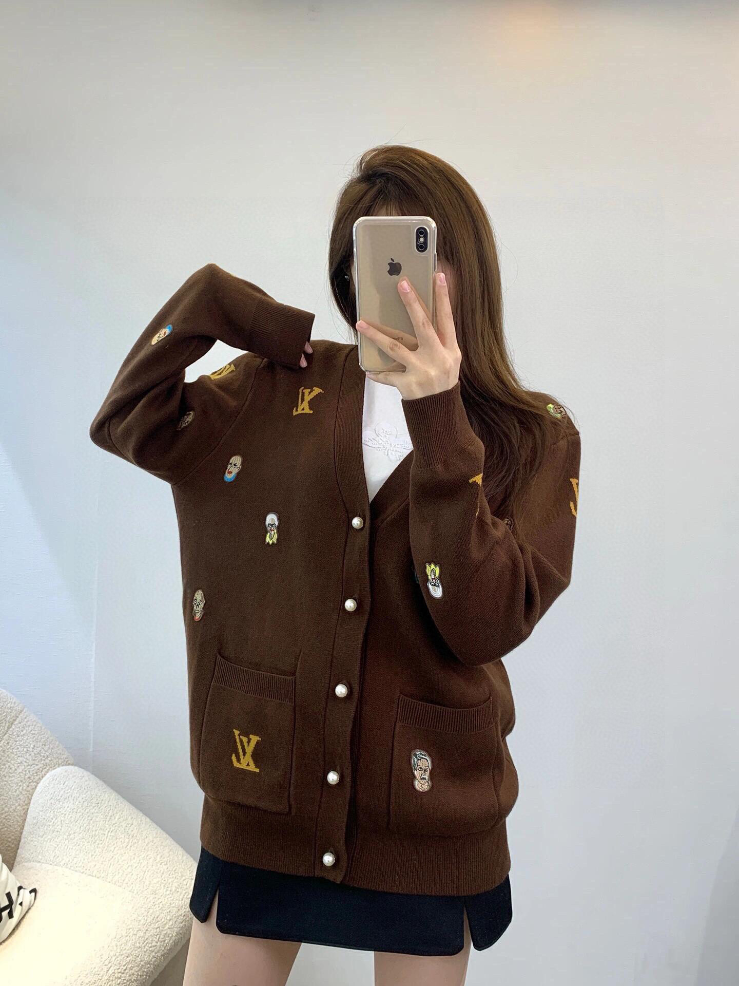 V-neck knit cardigan Coffee