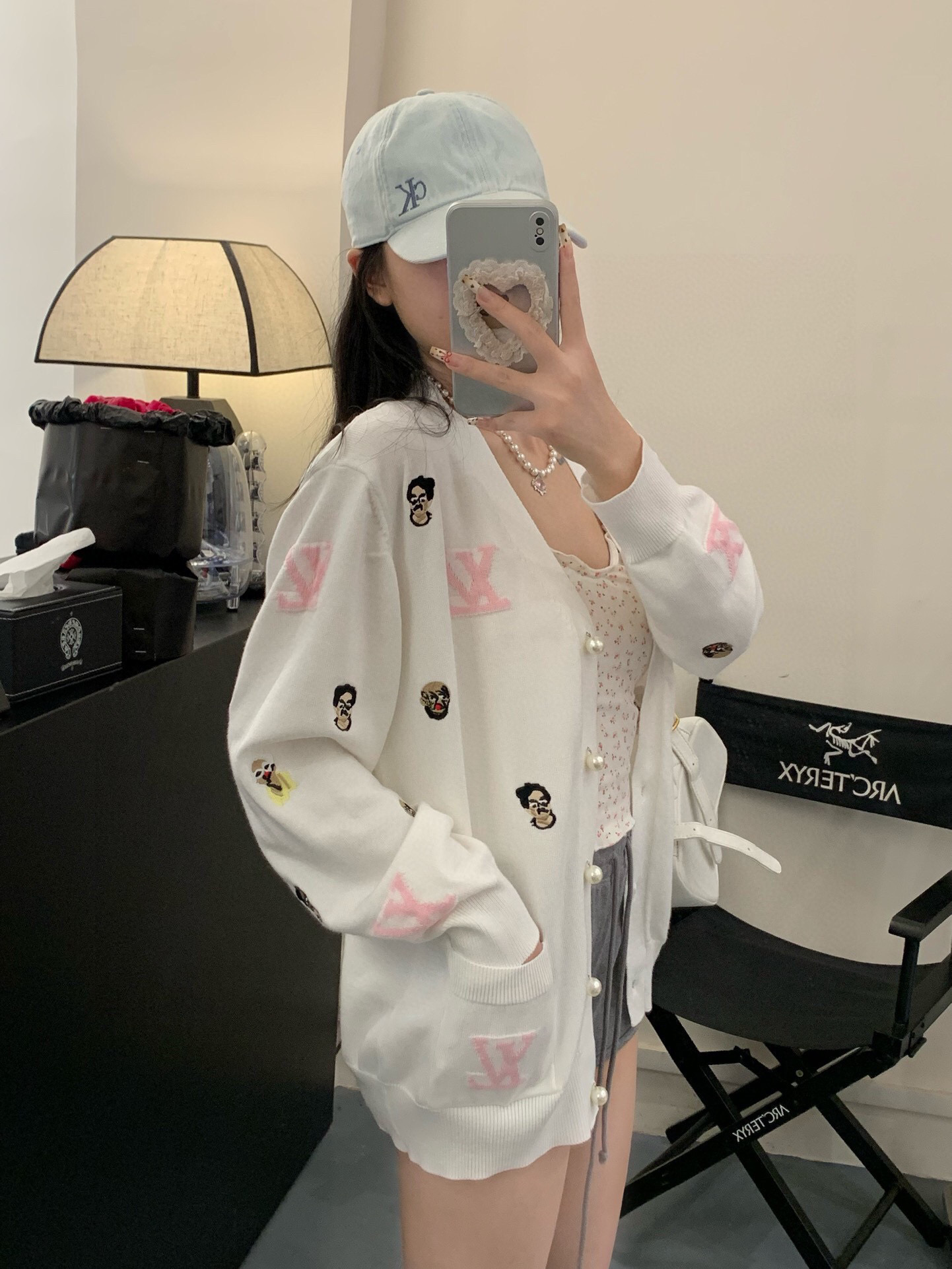 V-neck knit cardigan Coffee