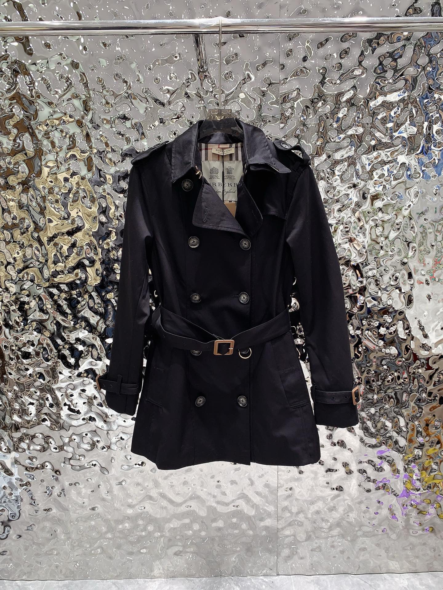 mid-length waterproof windbreaker