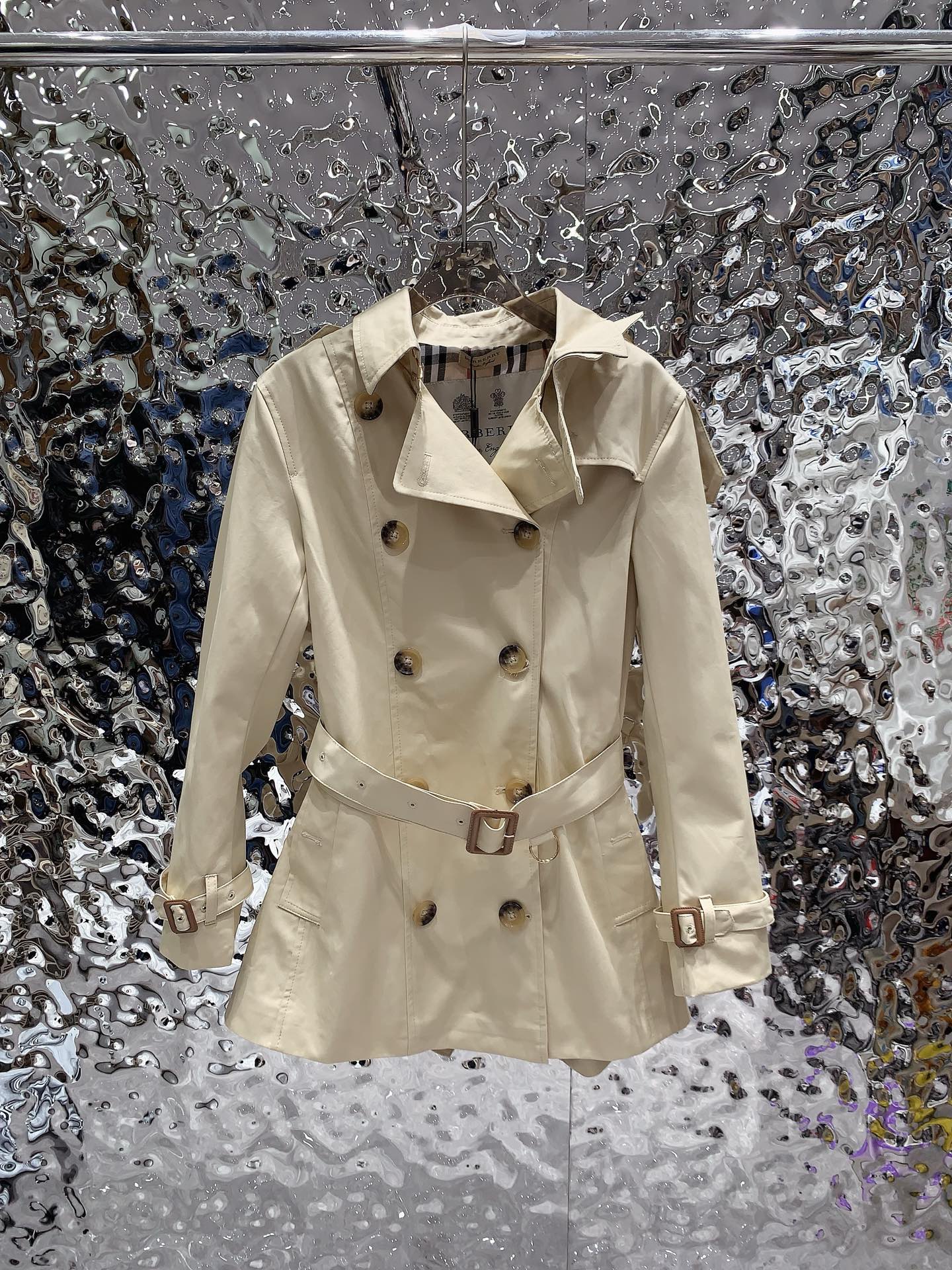 mid-length waterproof windbreaker