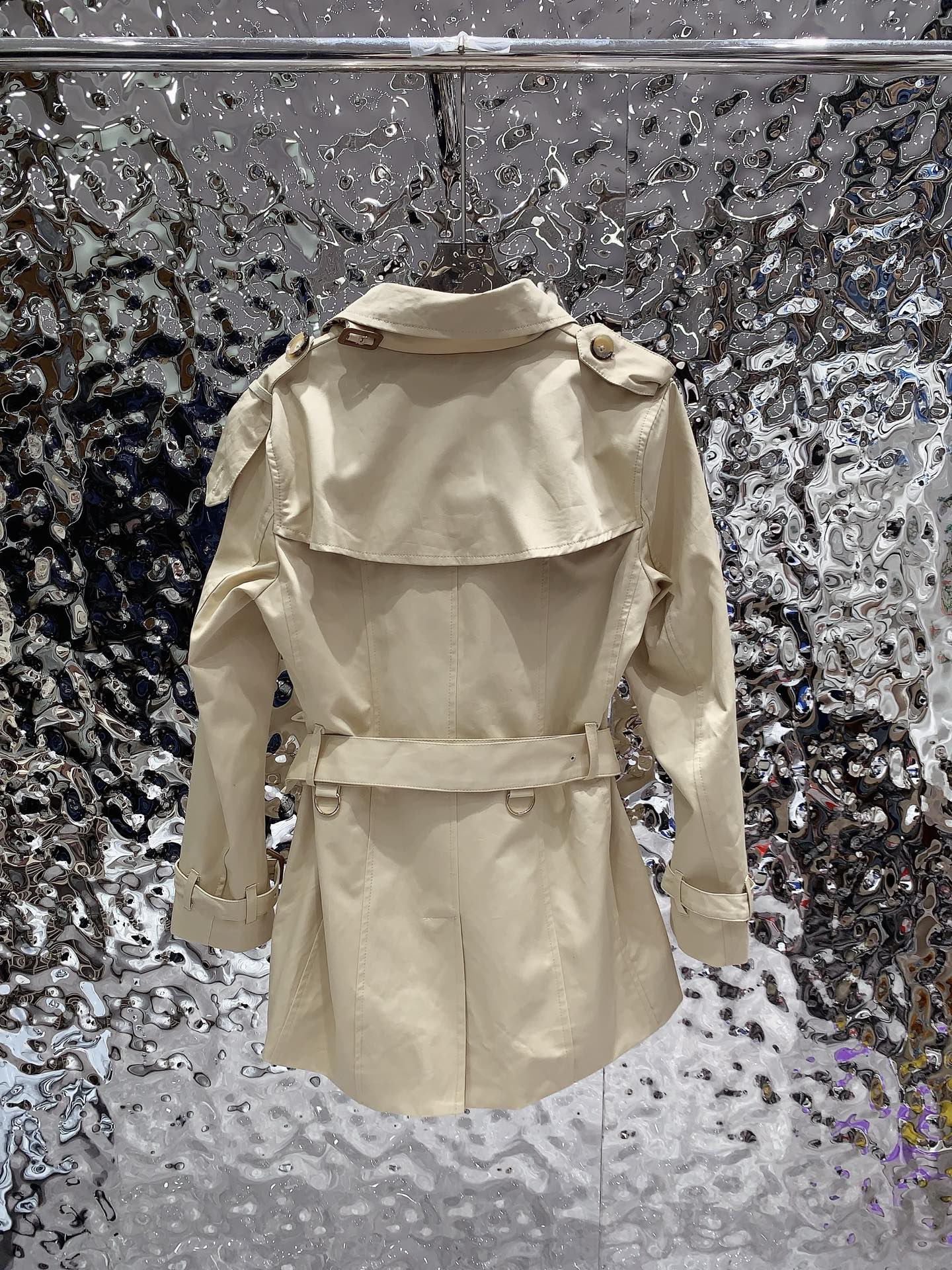 mid-length waterproof windbreaker