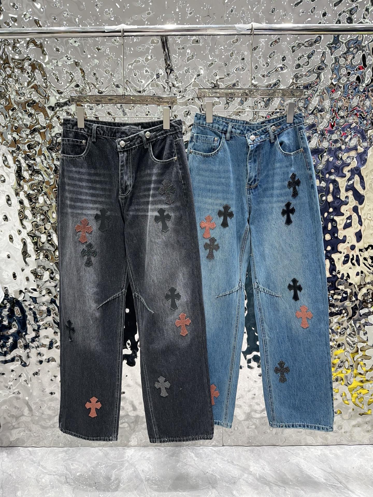 Cross-patch washed jeans