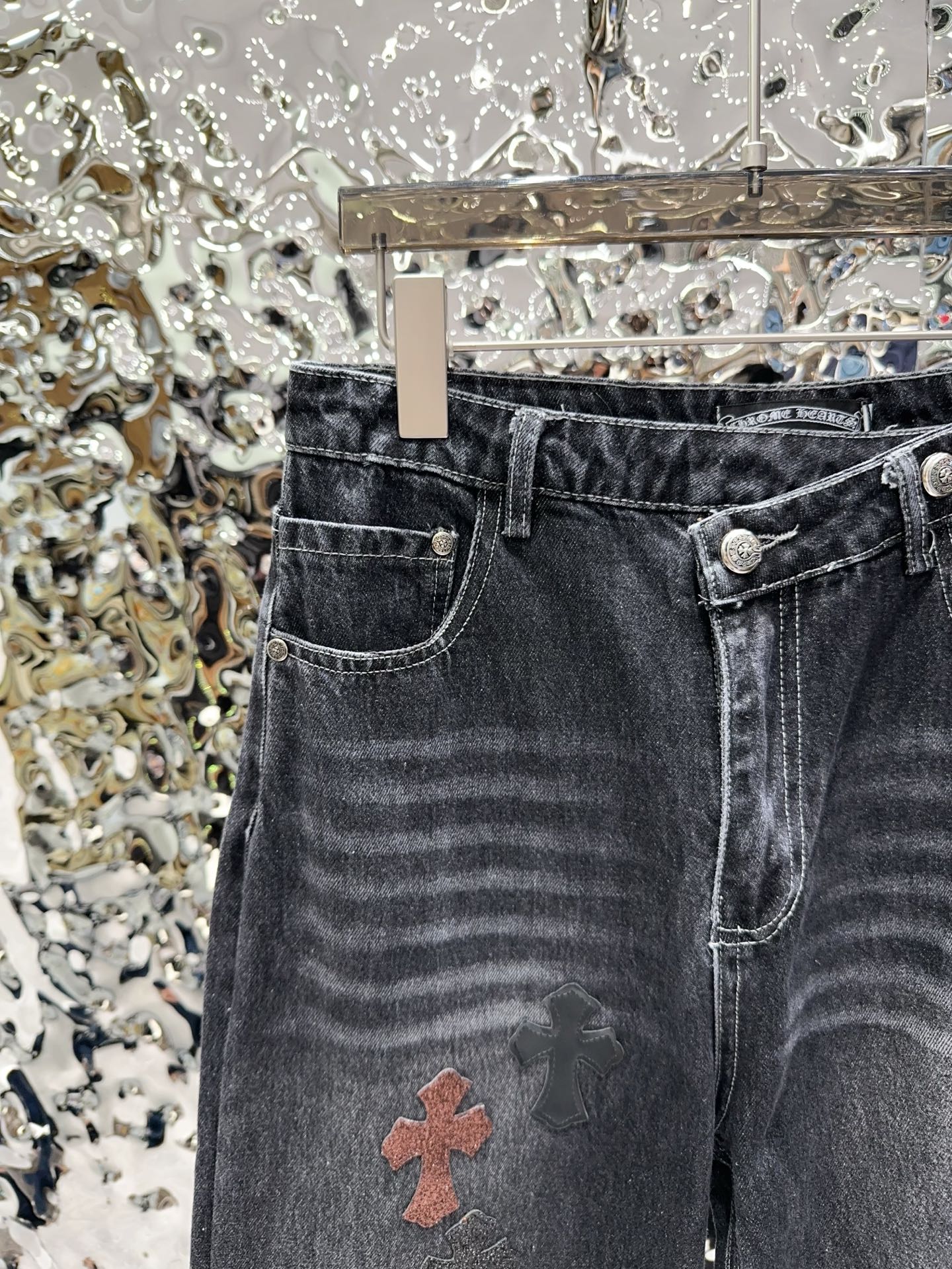 Cross-patch washed jeans