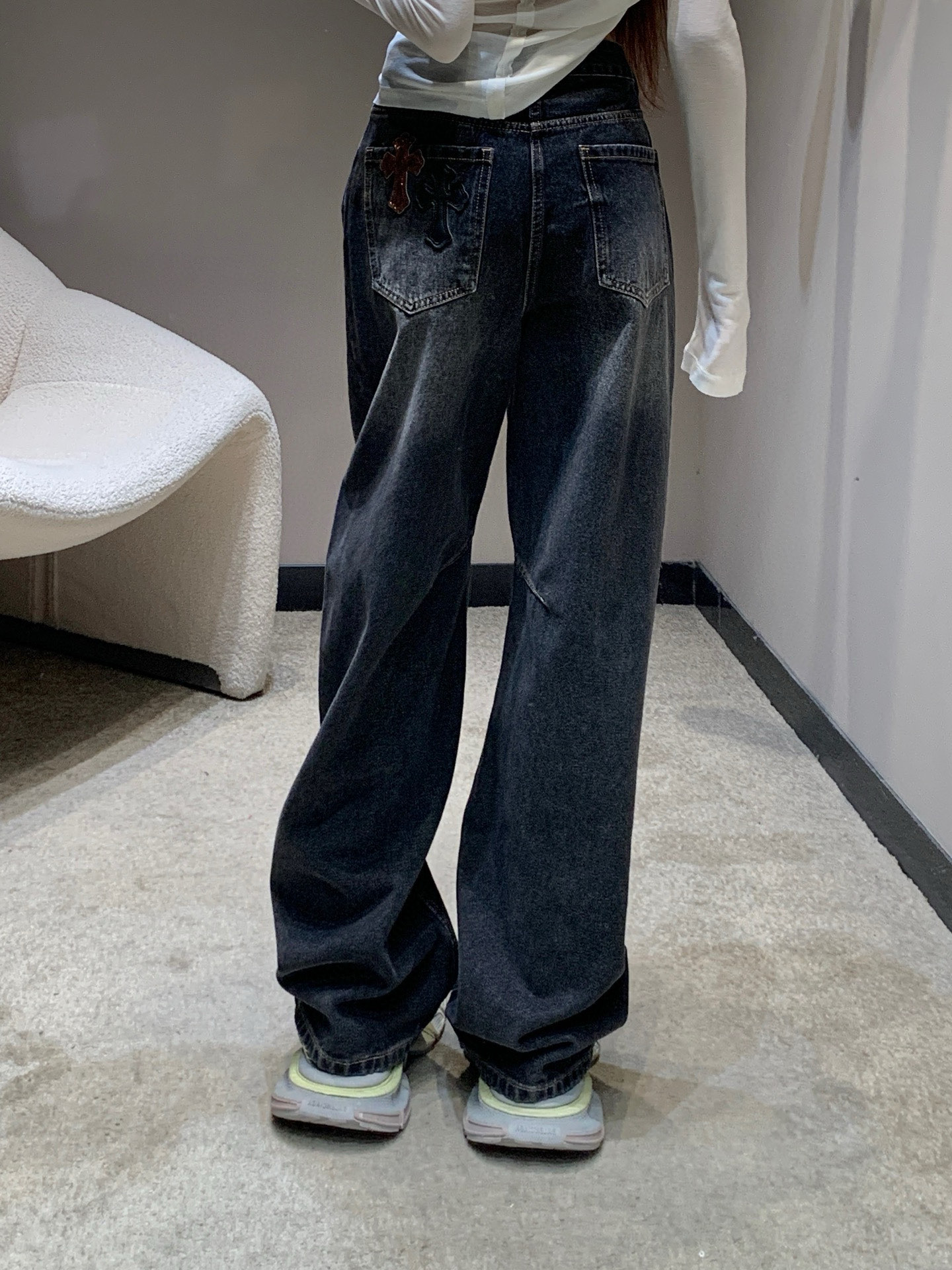 Cross-patch washed jeans
