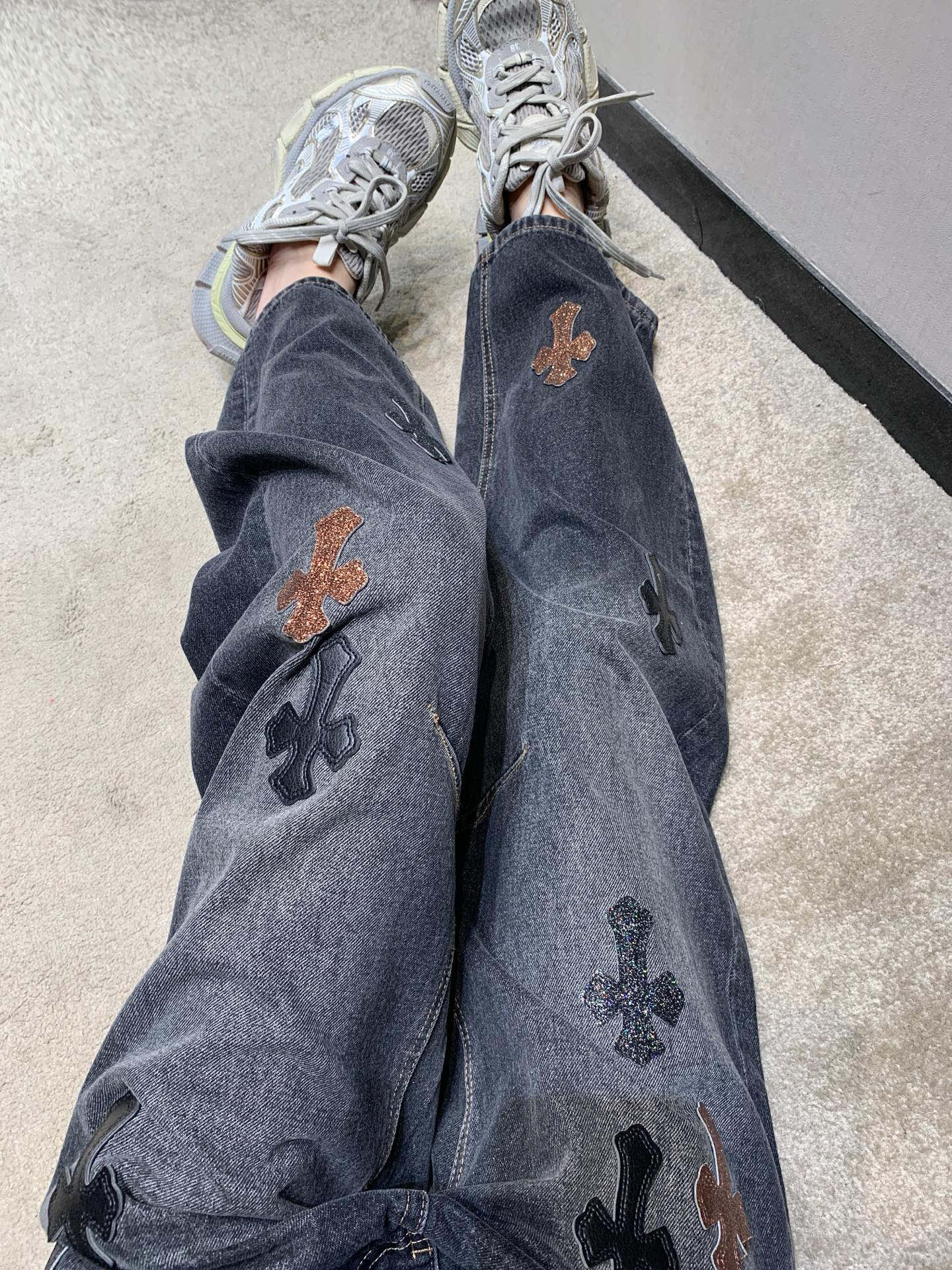 Cross-patch washed jeans