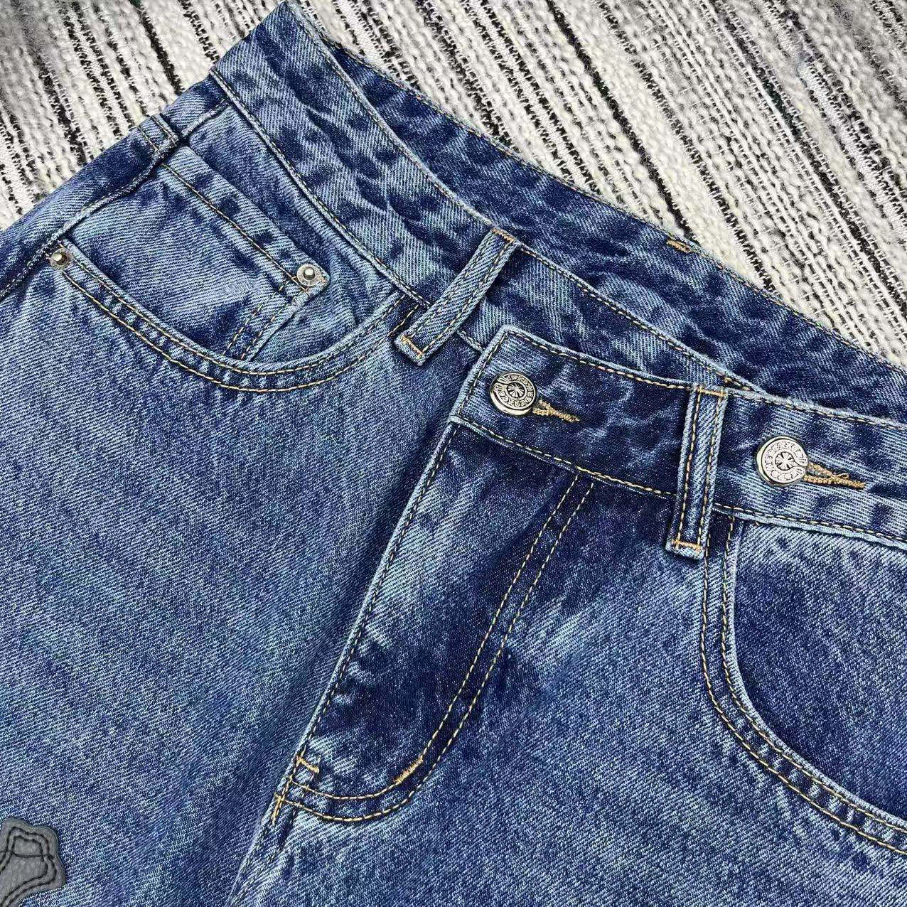 Cross-patch washed jeans