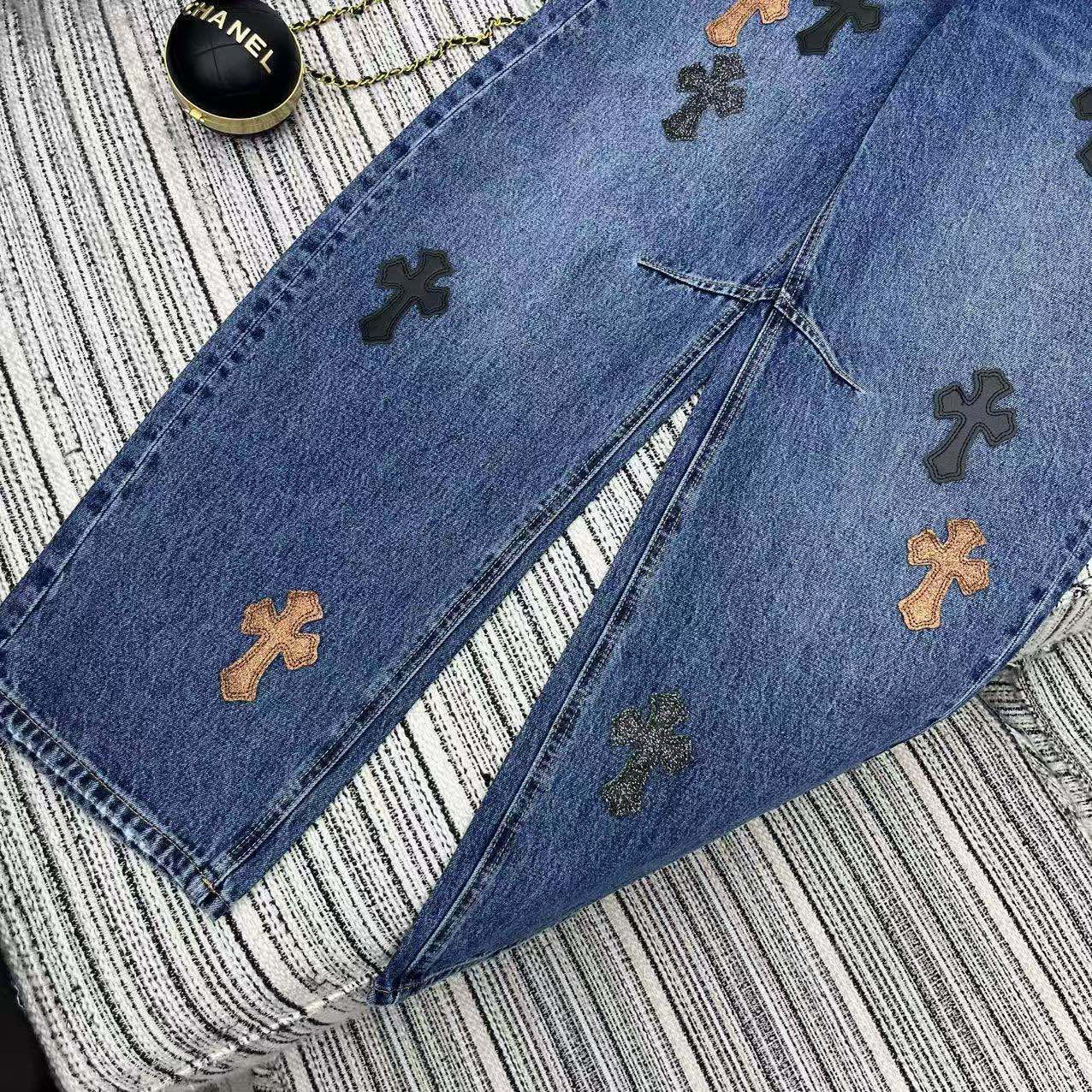 Cross-patch washed jeans