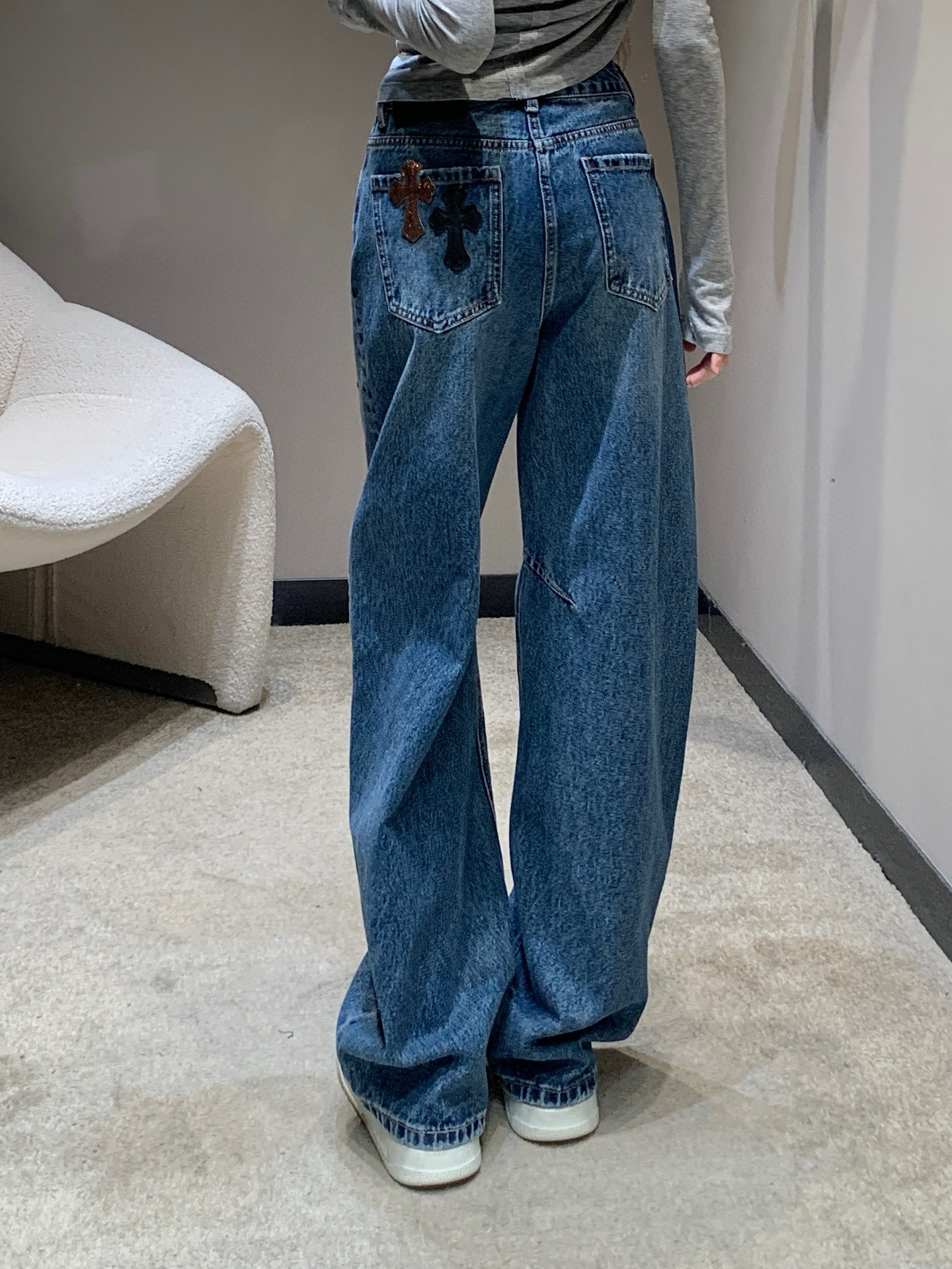 Cross-patch washed jeans