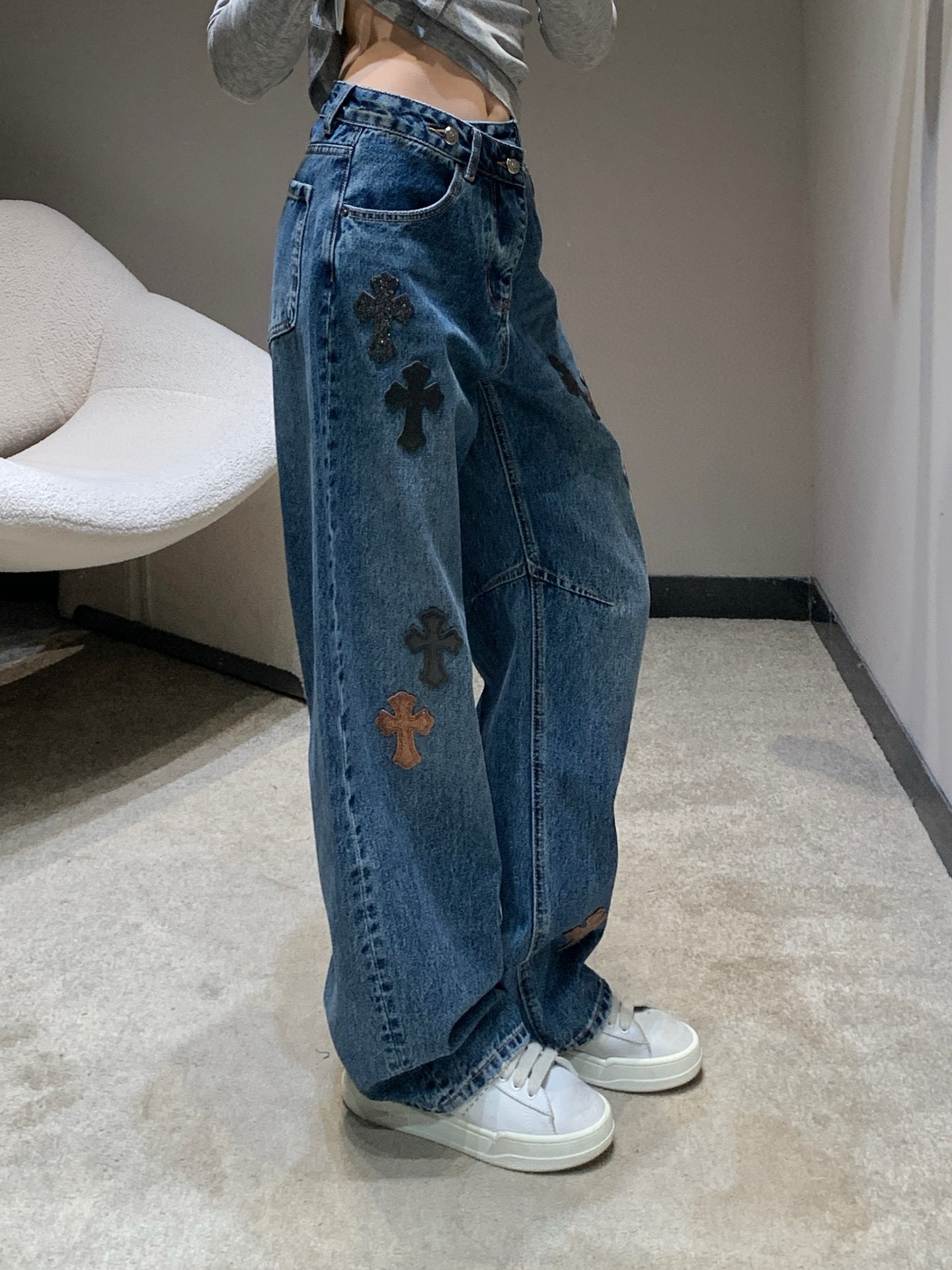 Cross-patch washed jeans