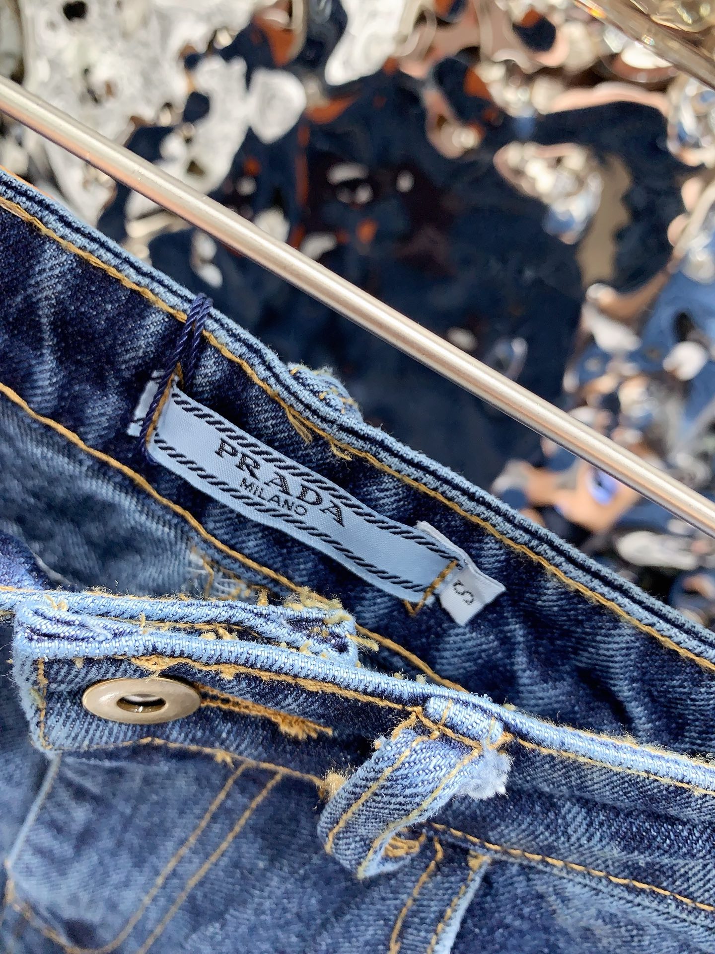 Jeans with cargo pockets