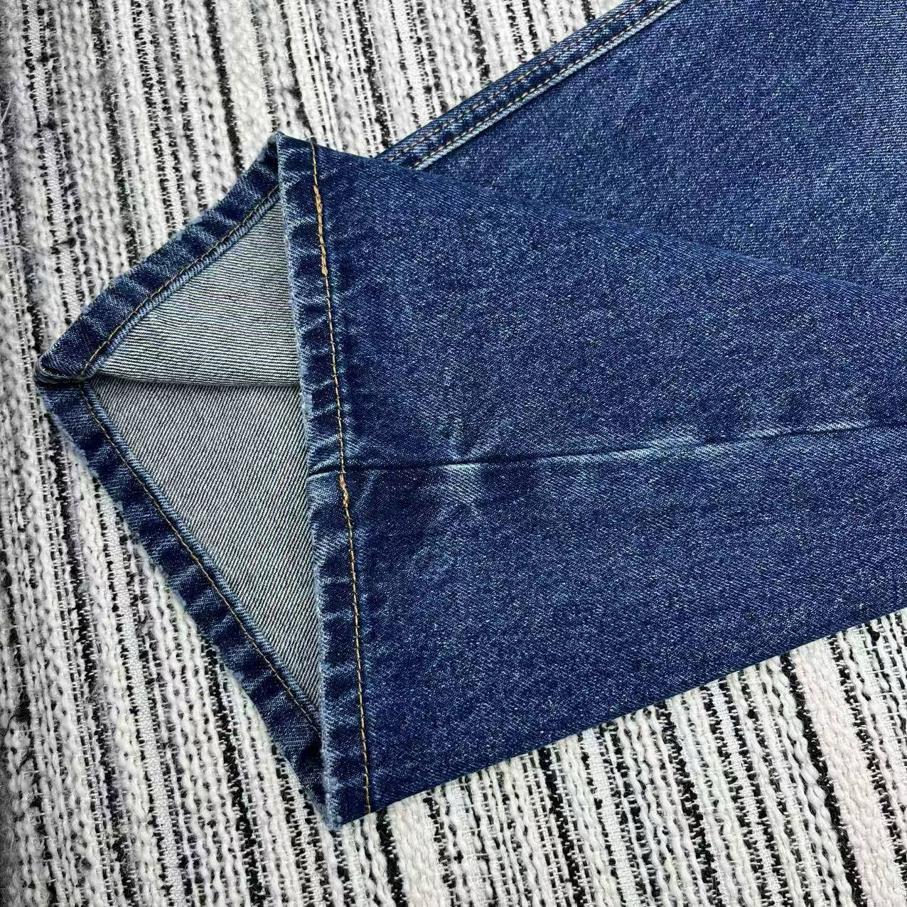 Jeans with cargo pockets