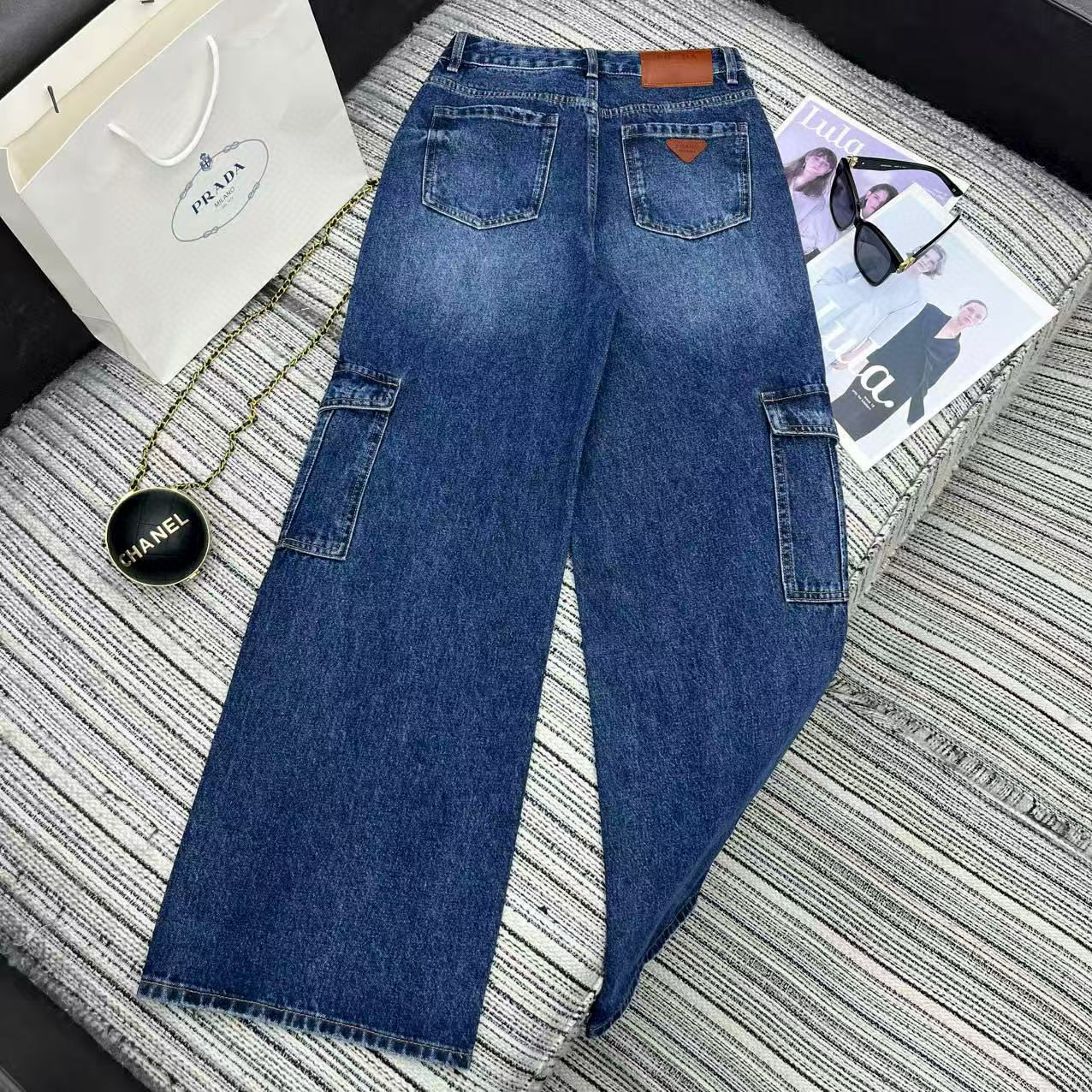 Jeans with cargo pockets