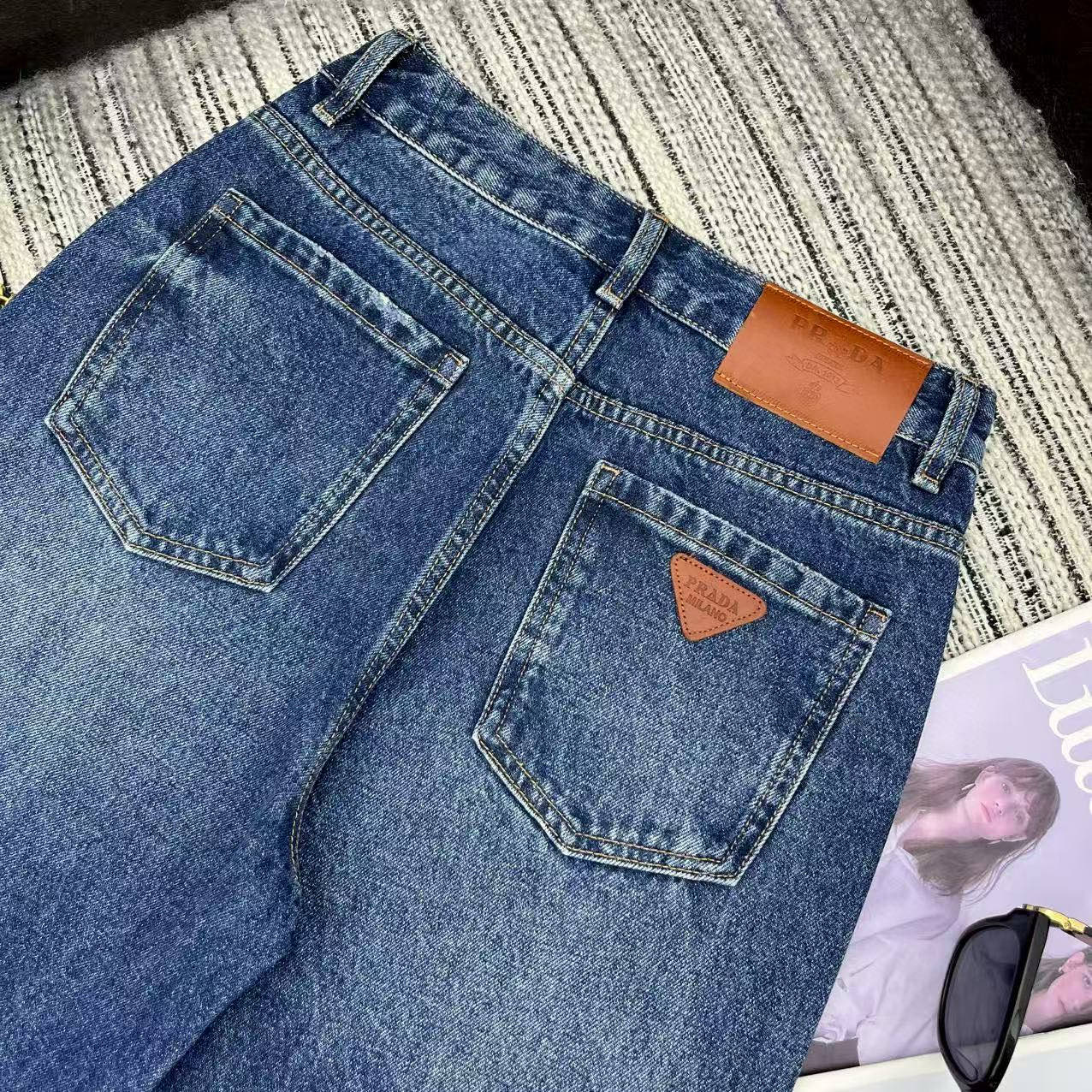 Jeans with cargo pockets