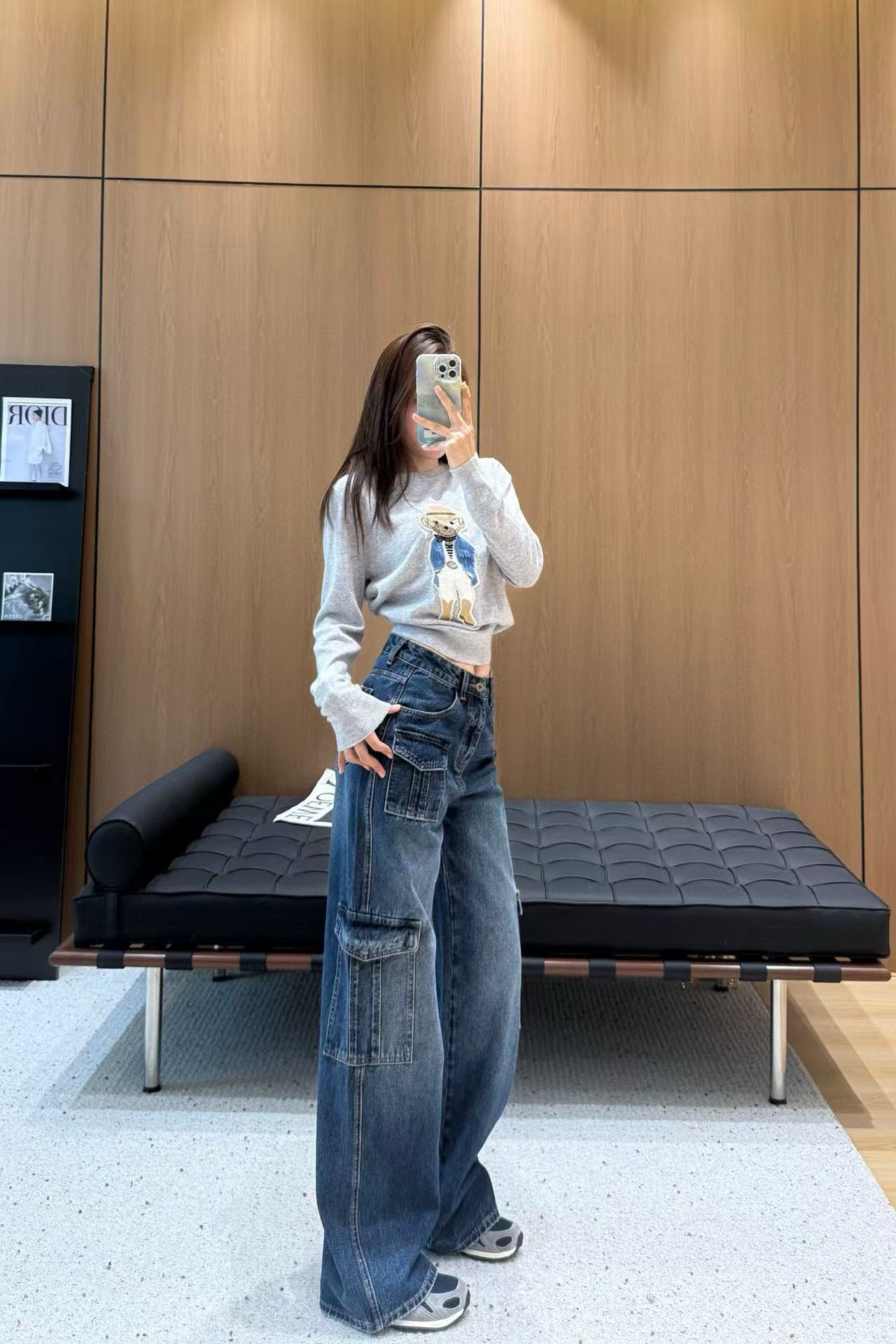 Jeans with cargo pockets