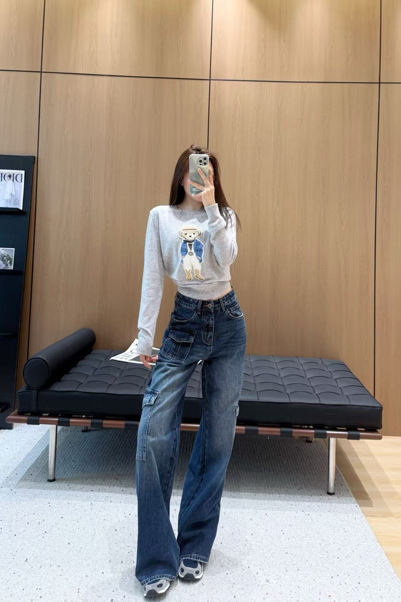 Jeans with cargo pockets