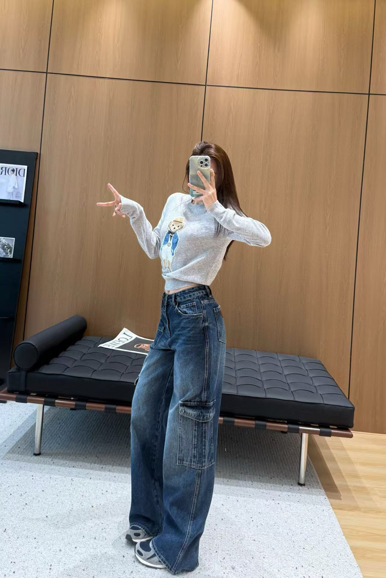 Jeans with cargo pockets