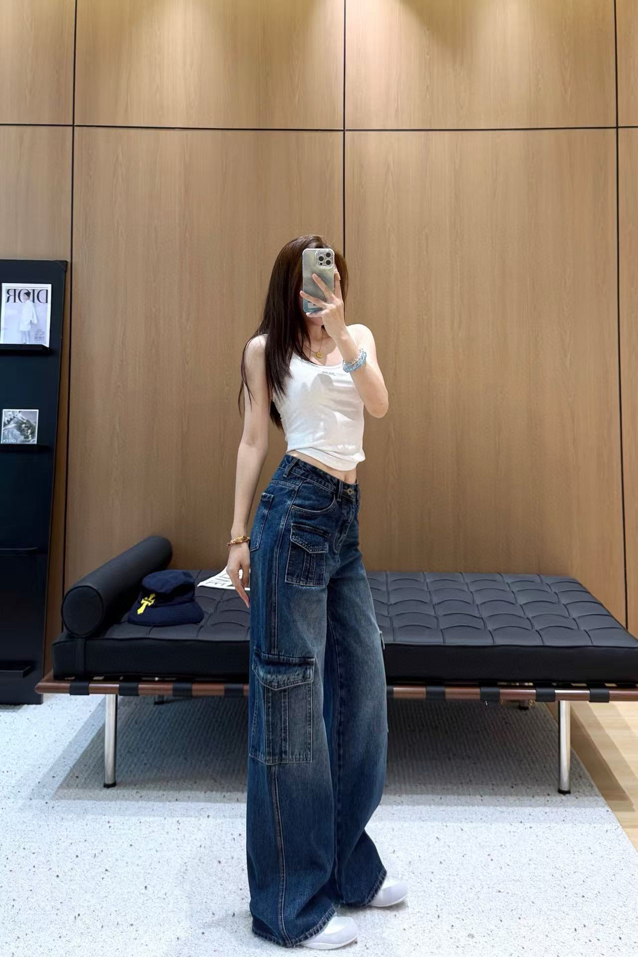 Jeans with cargo pockets