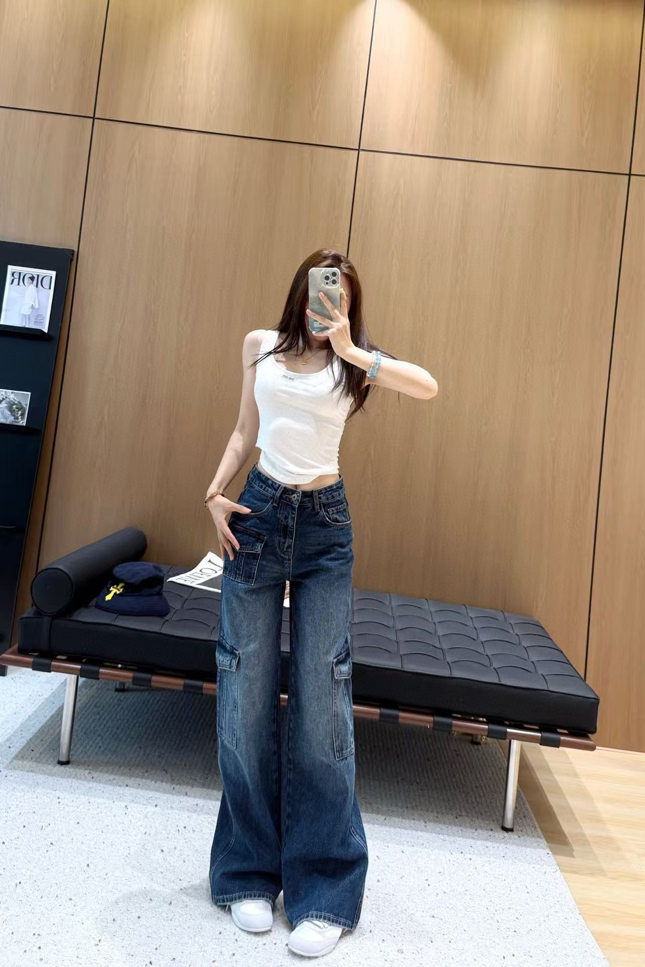 Jeans with cargo pockets