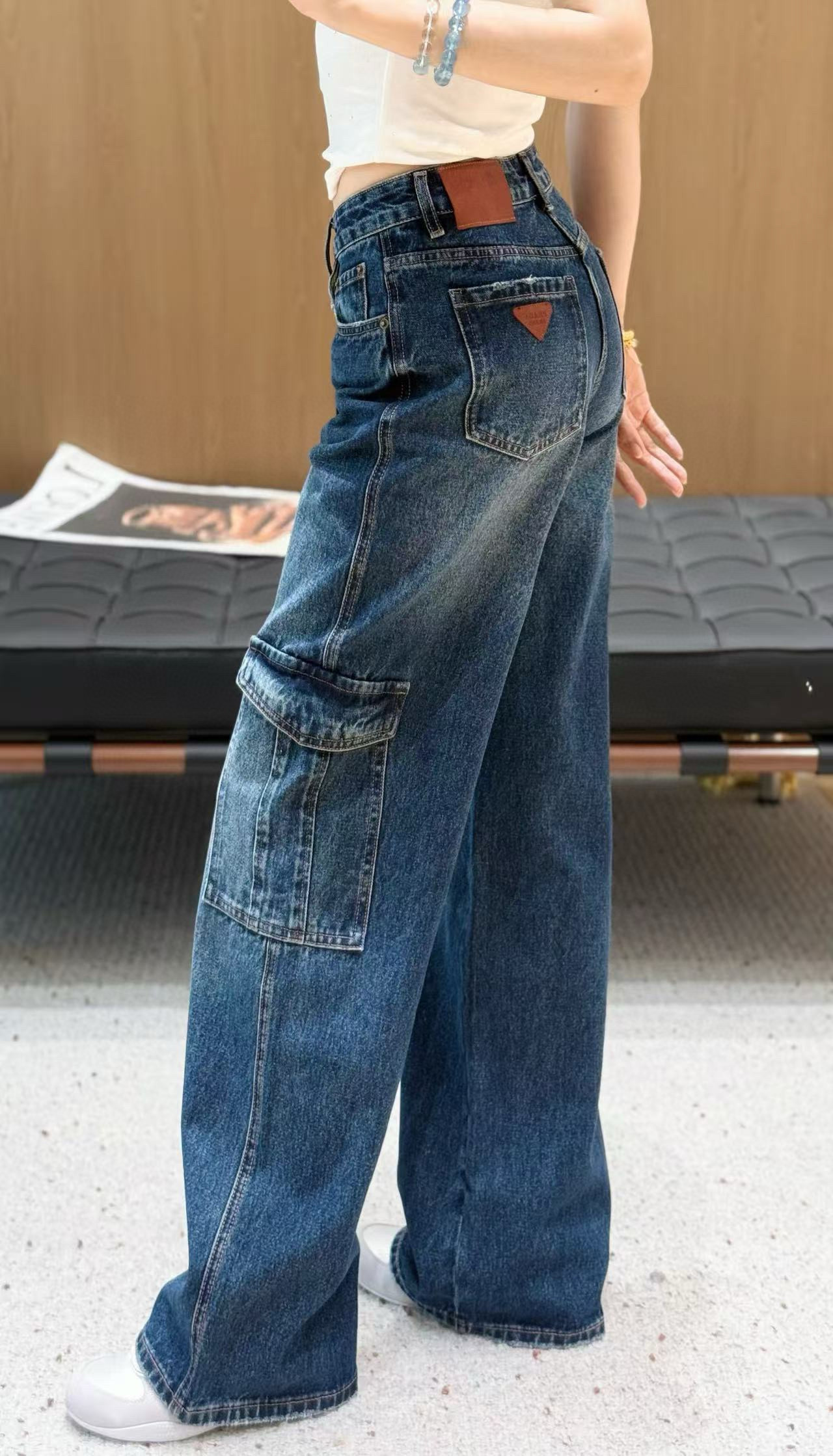 Jeans with cargo pockets