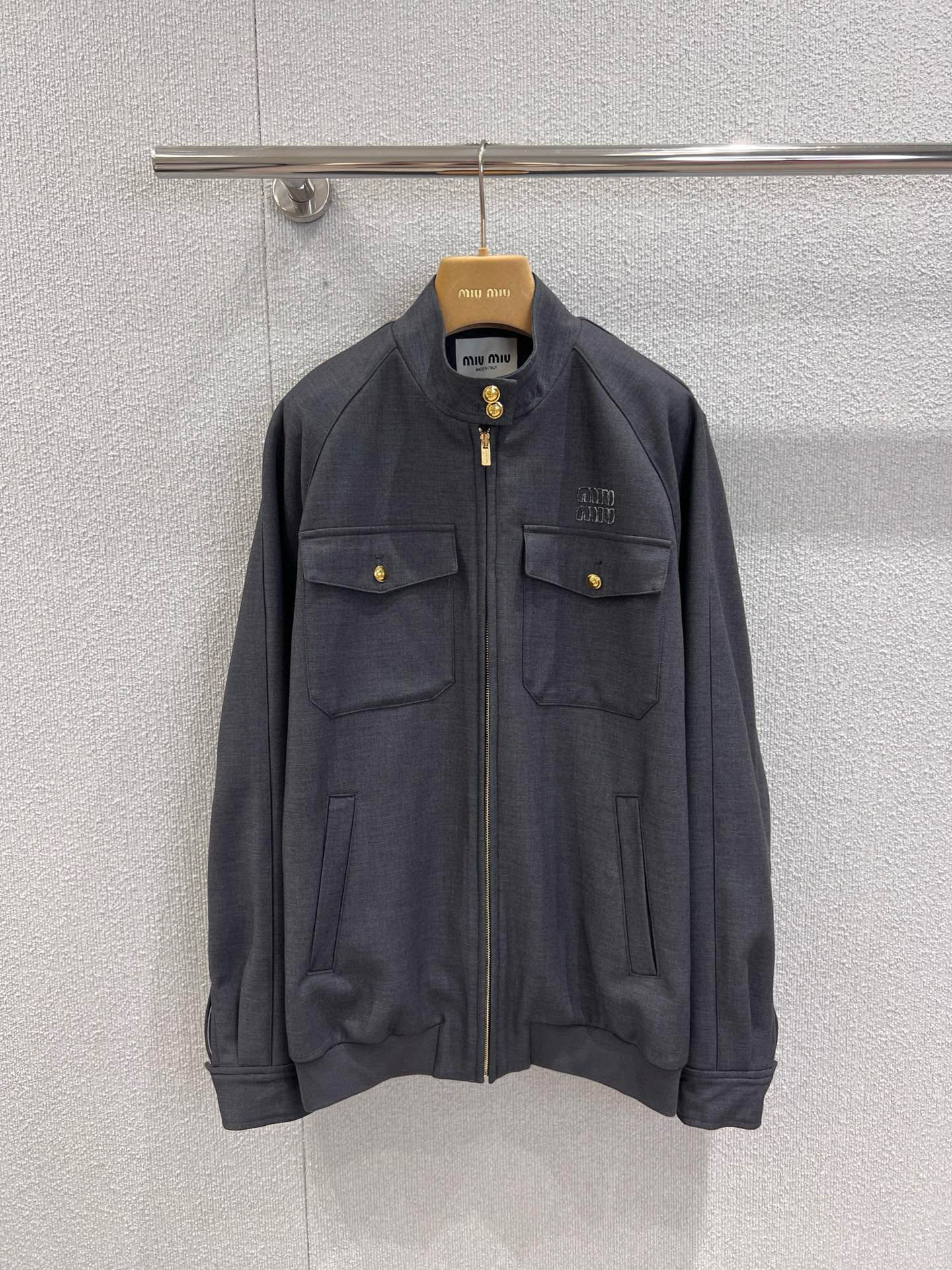 Stand-up collar appliqué zip-up jacket