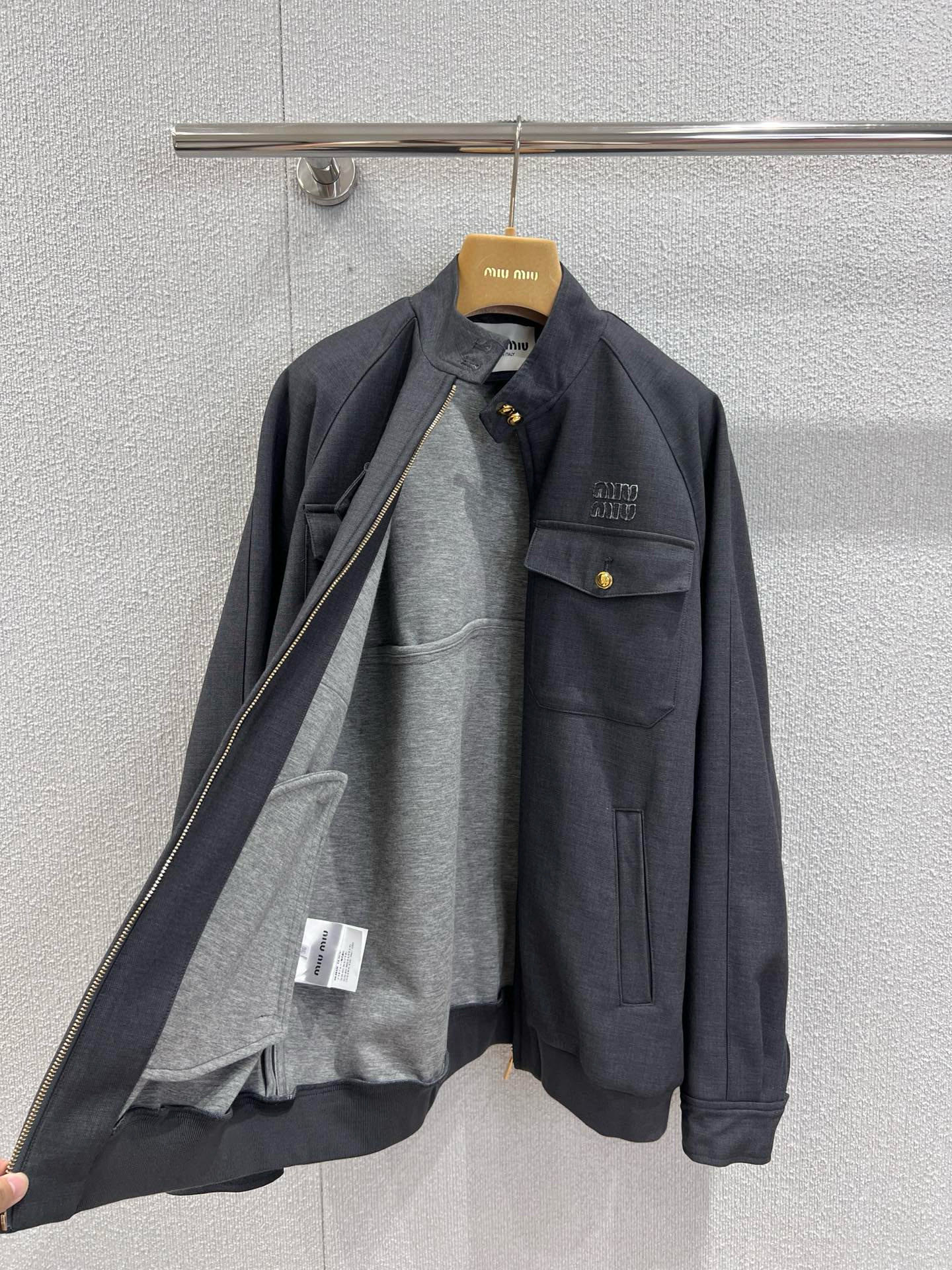 Stand-up collar appliqué zip-up jacket