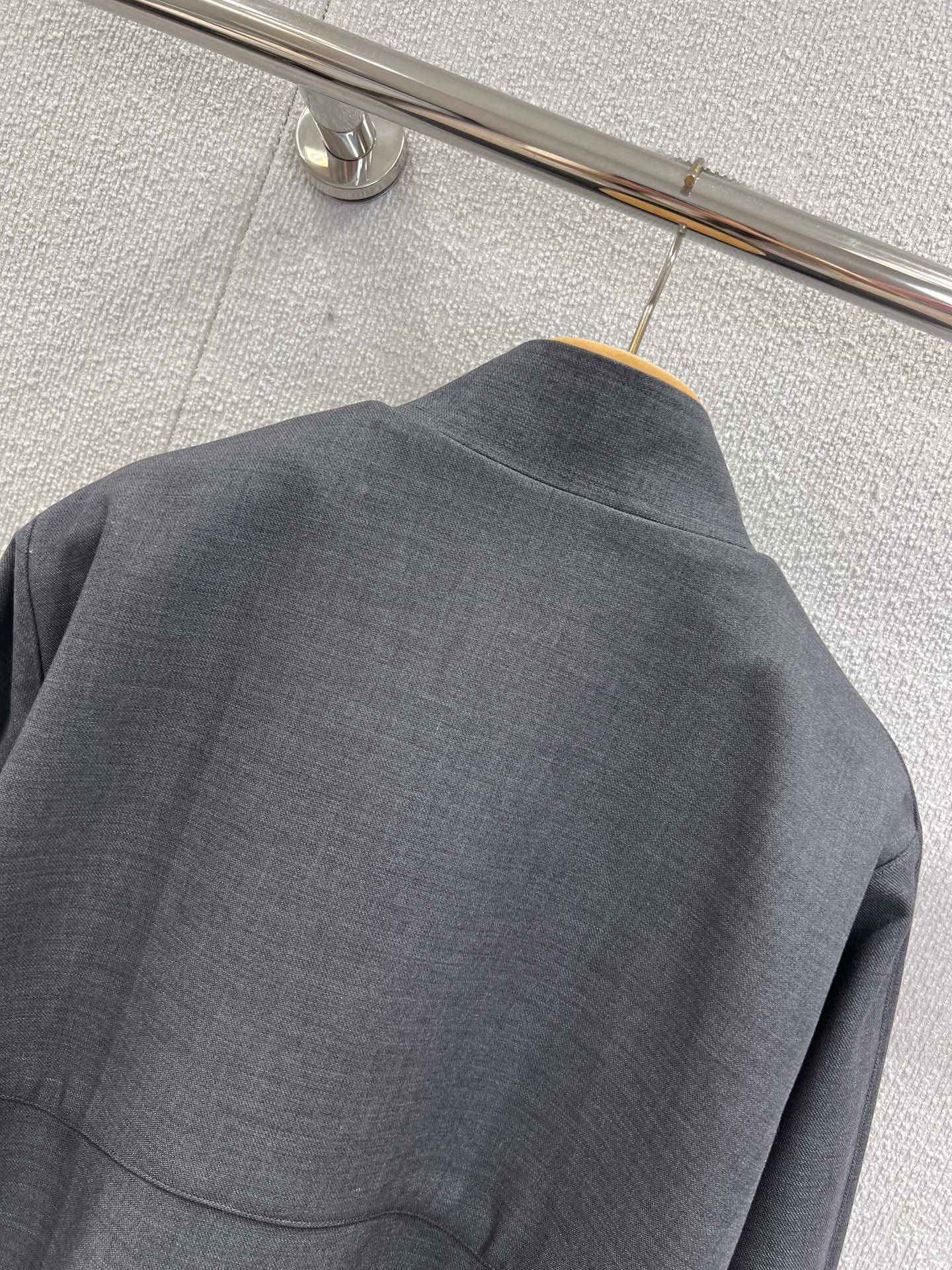 Stand-up collar appliqué zip-up jacket
