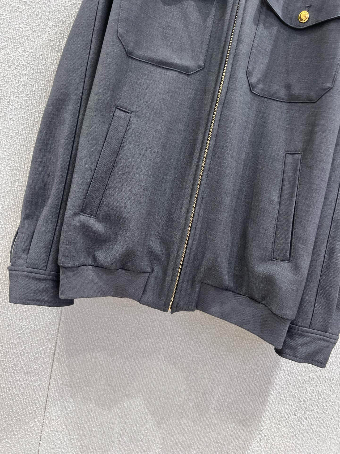 Stand-up collar appliqué zip-up jacket