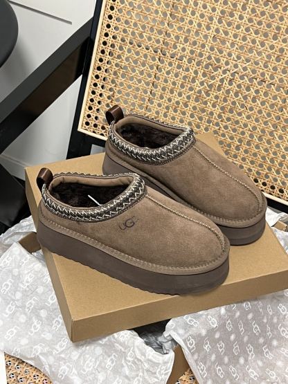 Winter thick-soled fur boots