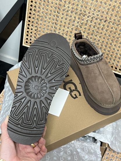 Winter thick-soled fur boots