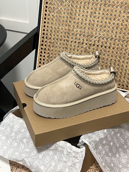 Winter thick-soled fur boots