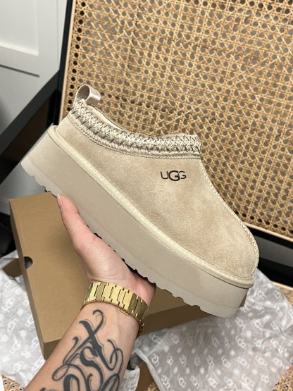 Winter thick-soled fur boots